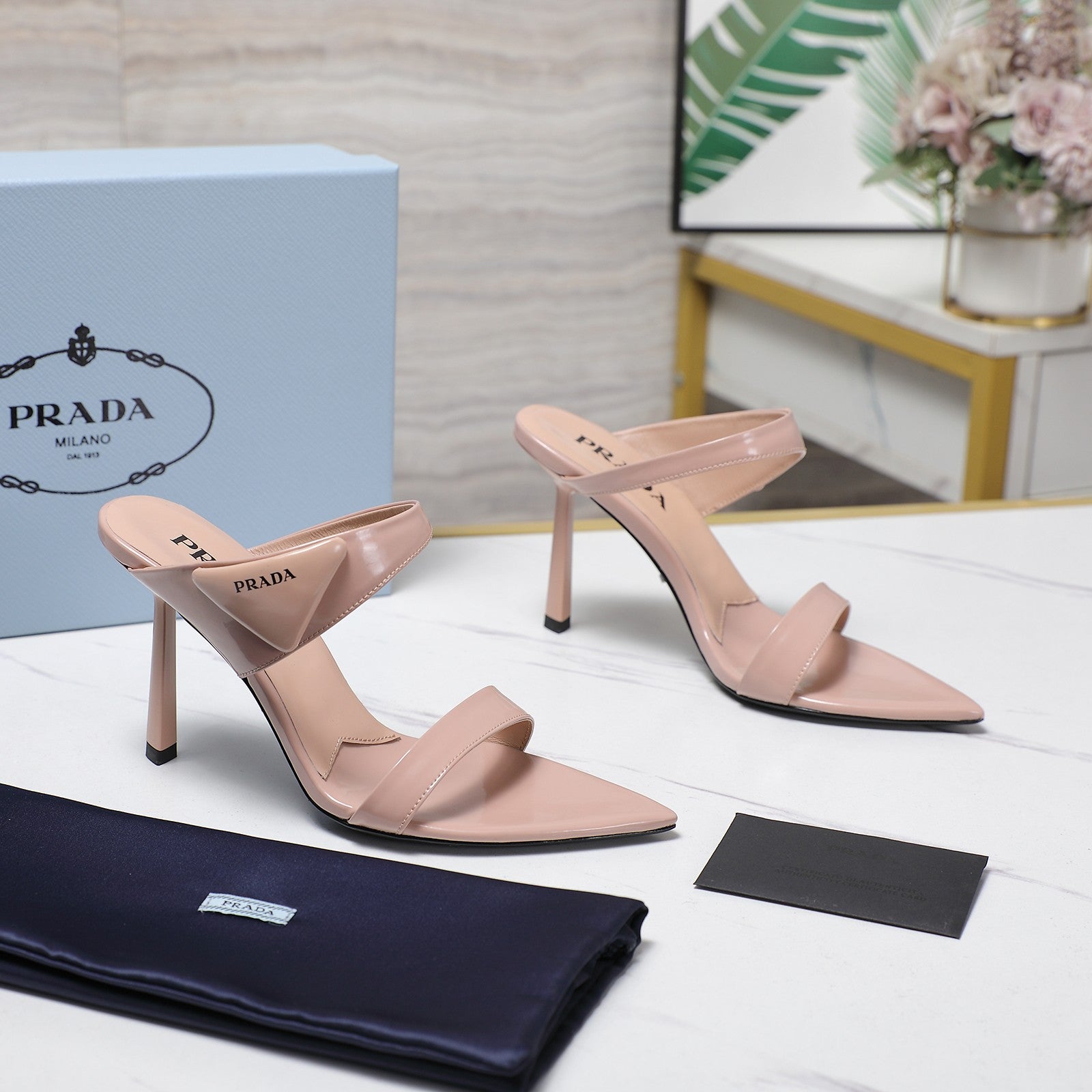 PRA* 25SS Pointed Toe Pumps VIP