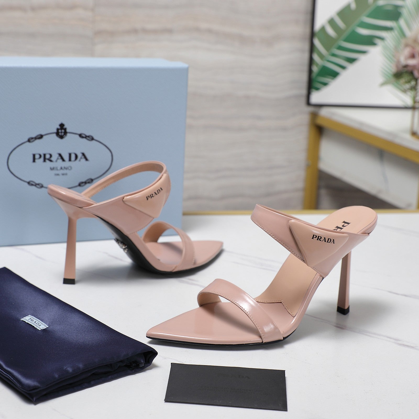 PRA* 25SS Pointed Toe Pumps VIP