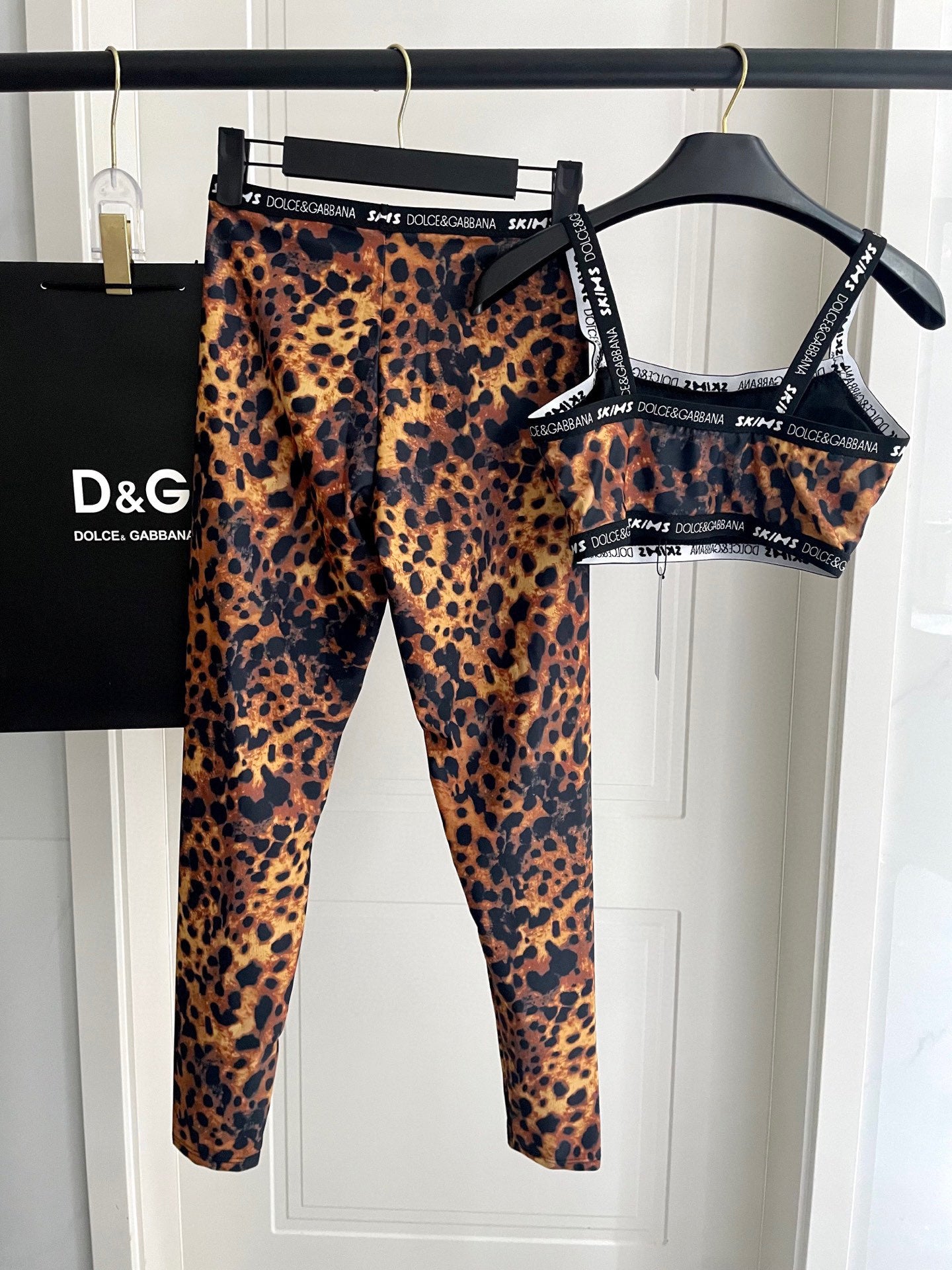 DG* TIGHT SWEATSHIRT