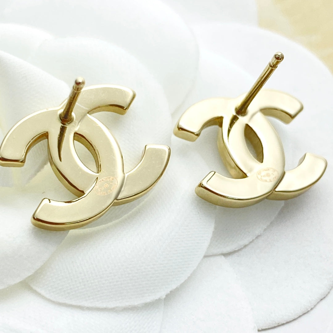 CHAN* 25SS blue diamond earrings