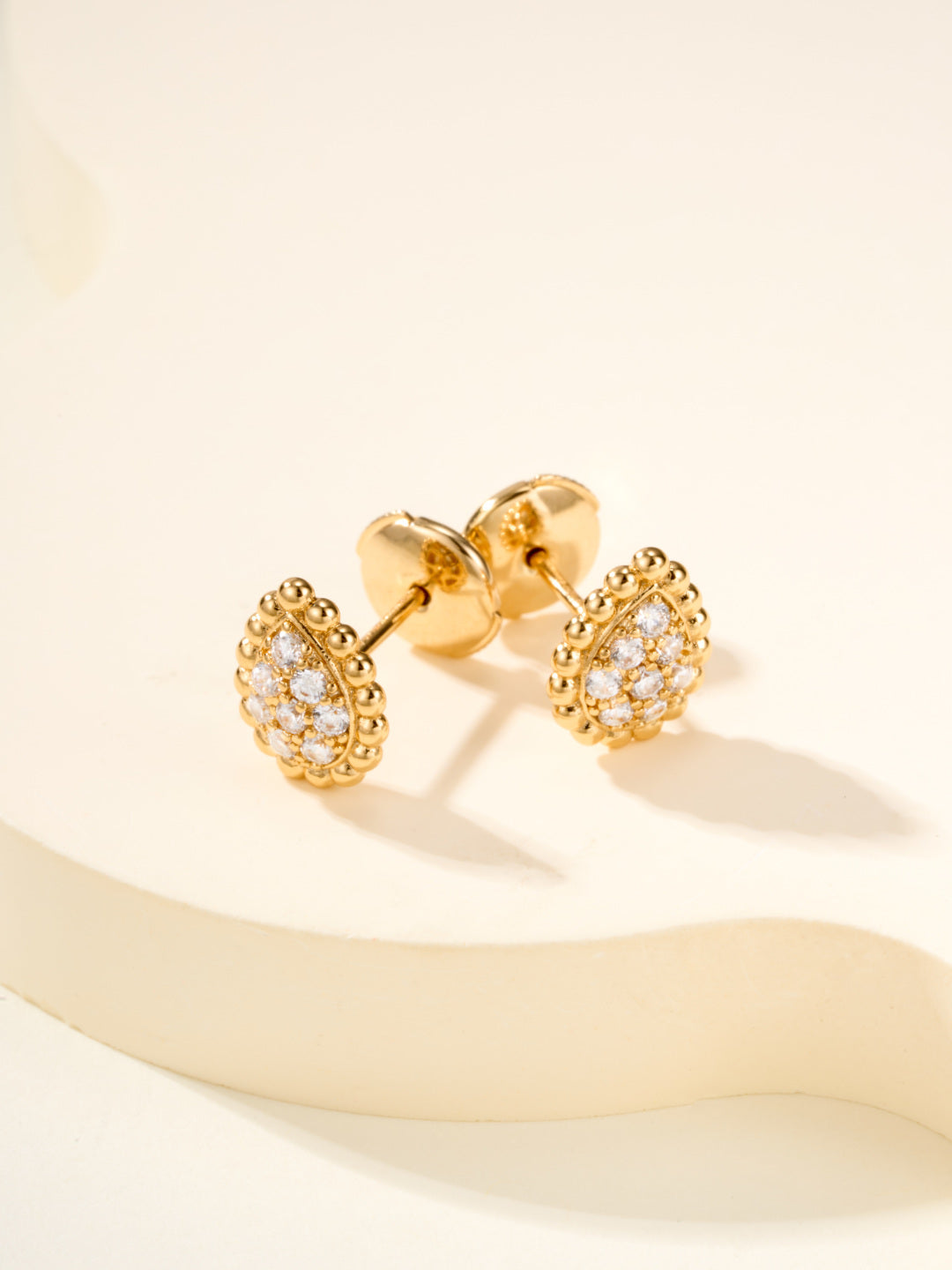 Boucheron 25SS teardrop diamond earrings