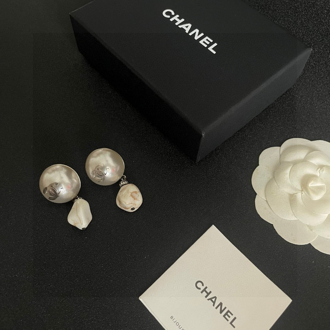 CHAN* 25SS earrings