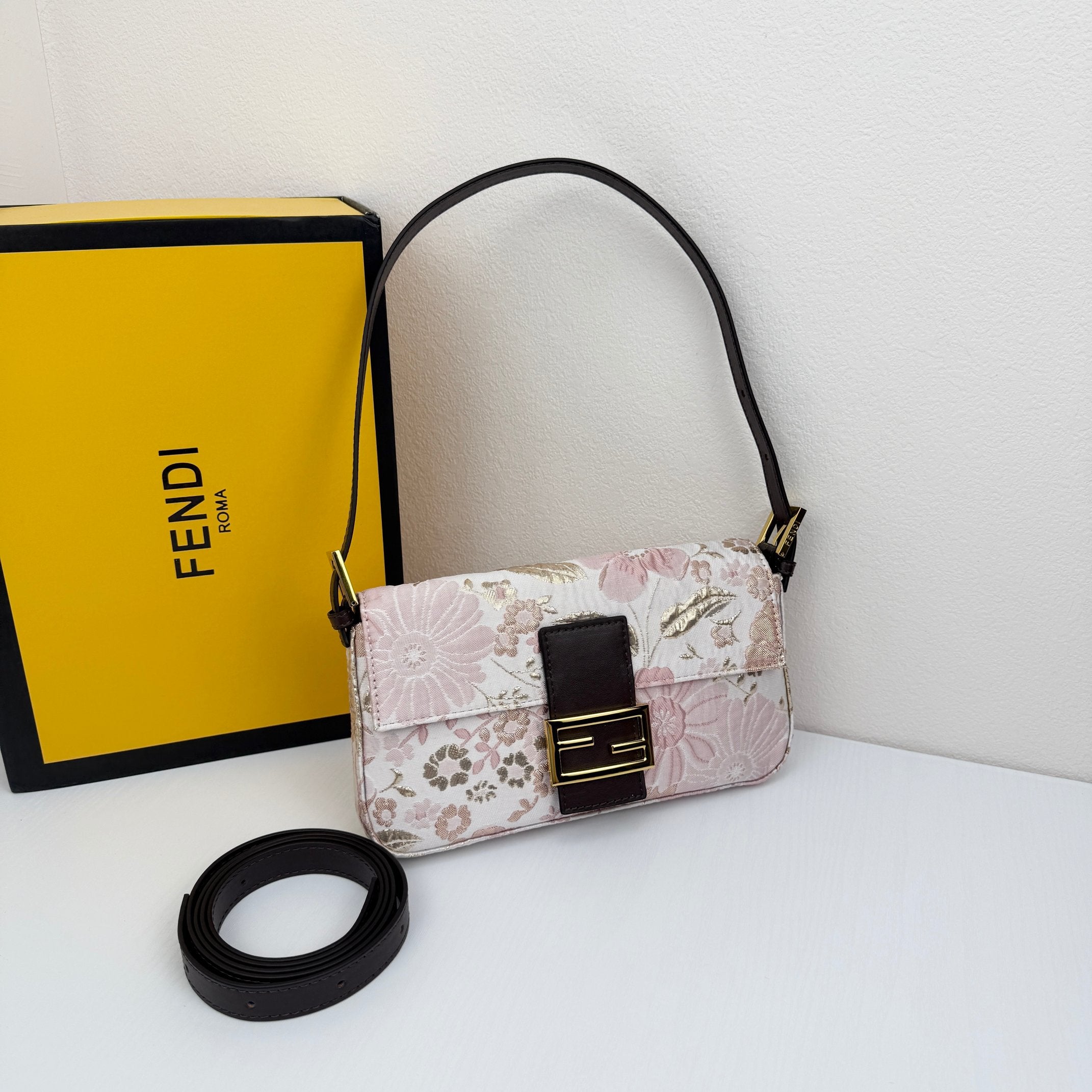 FEN* 25SS lace embroidery baguette bag