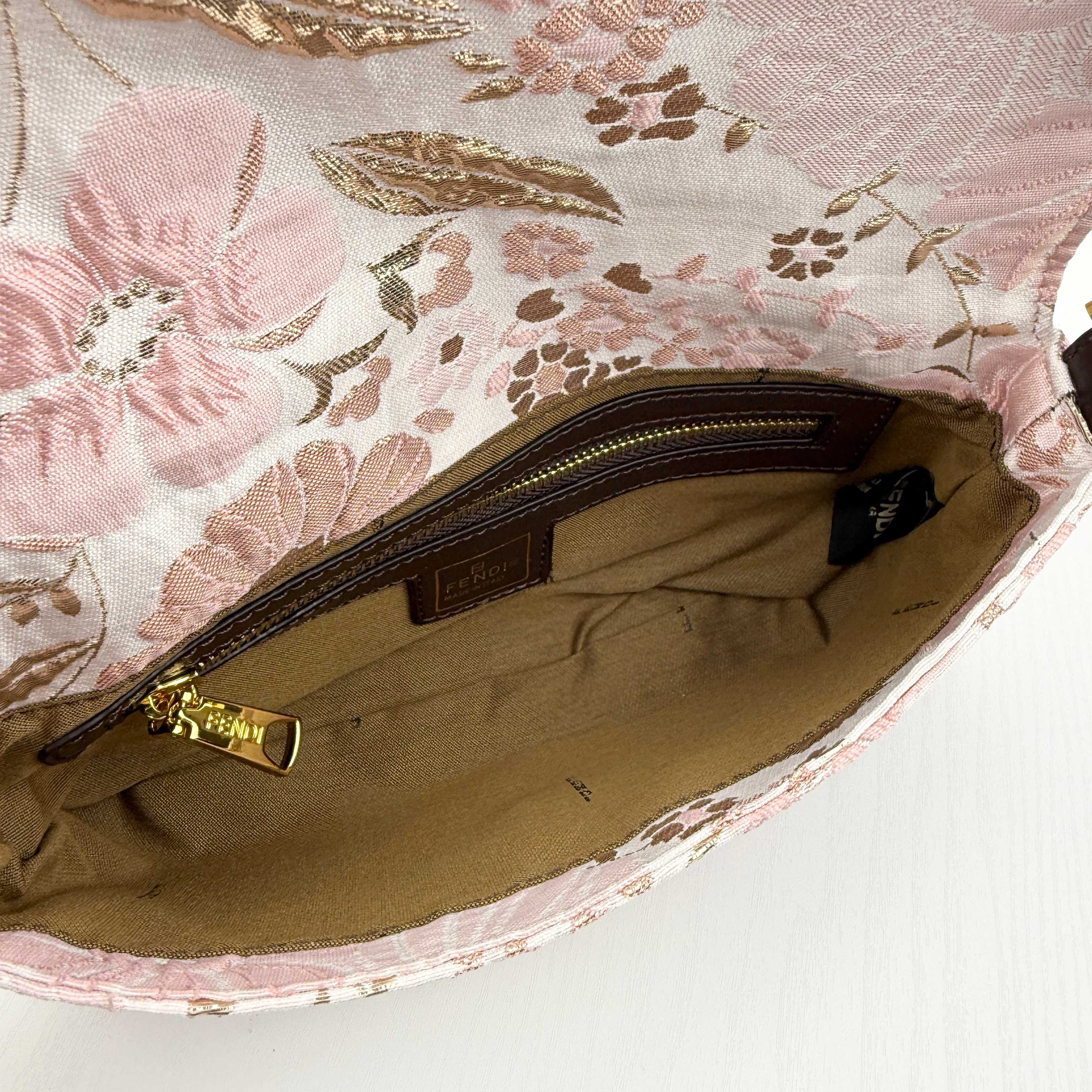 FEN* 25SS lace embroidery baguette bag