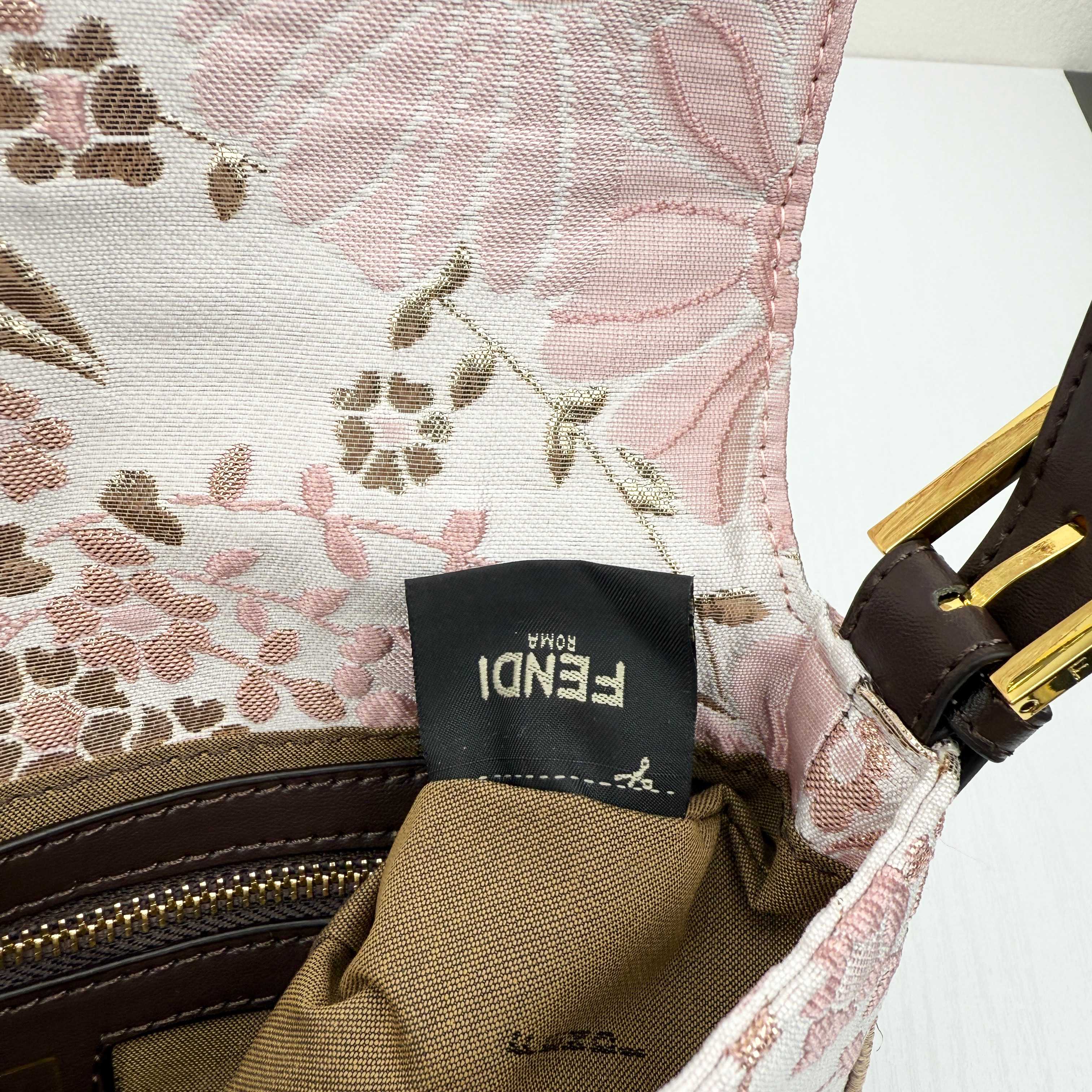 FEN* 25SS lace embroidery baguette bag