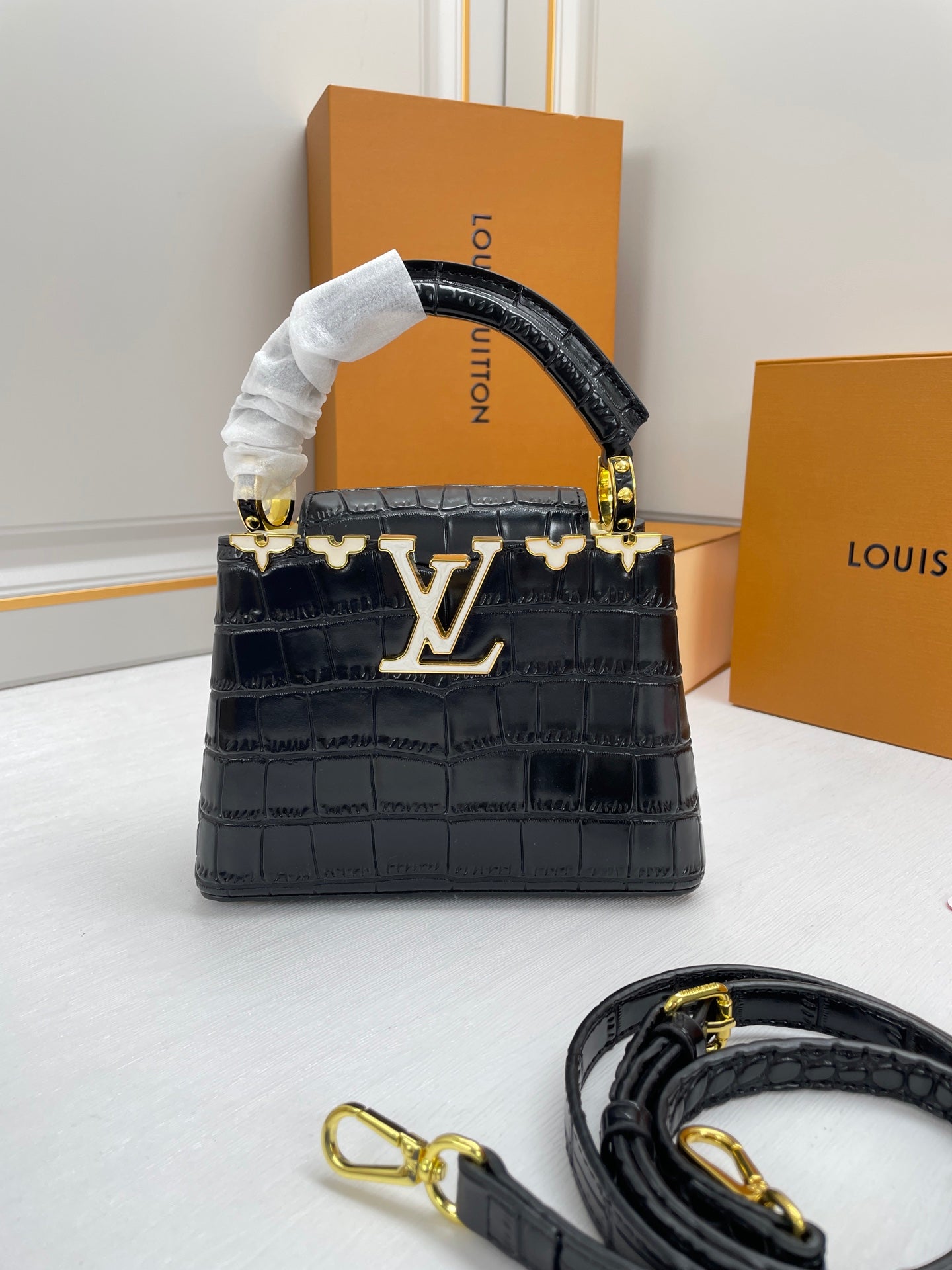 LOU* 25SS crocodile-print handbag