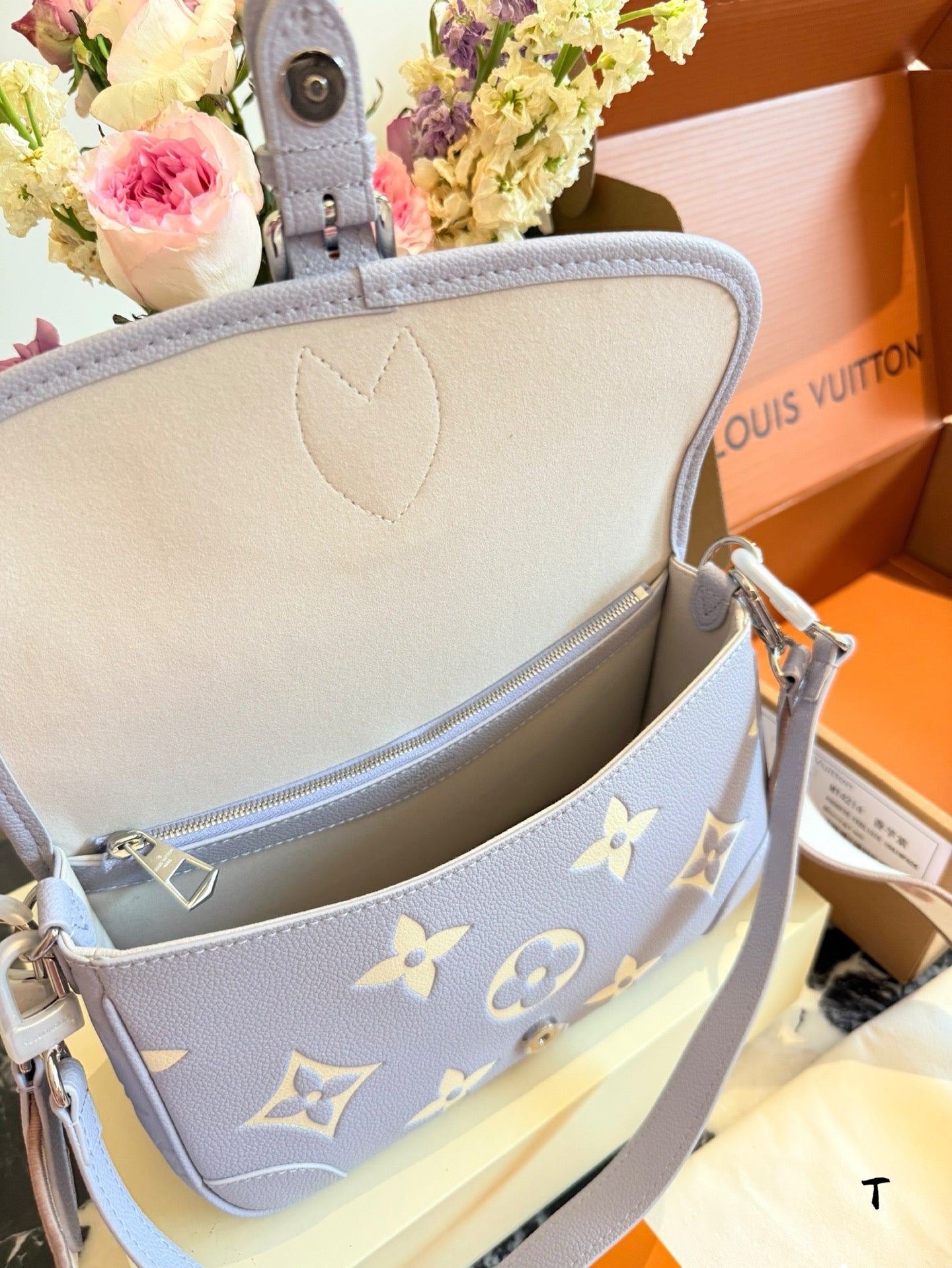 LOU* 25SS Baguette Bag