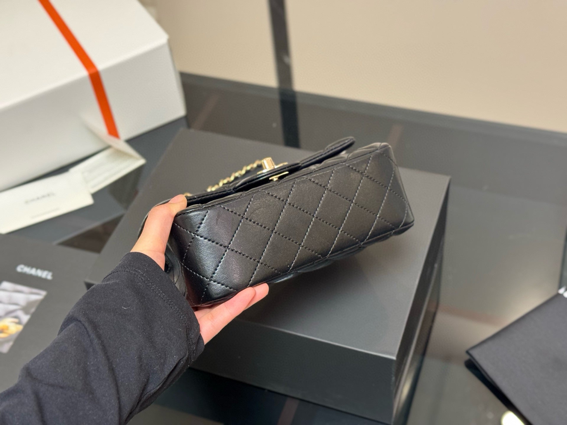 CHAN* 25SS Handle Chain Bag