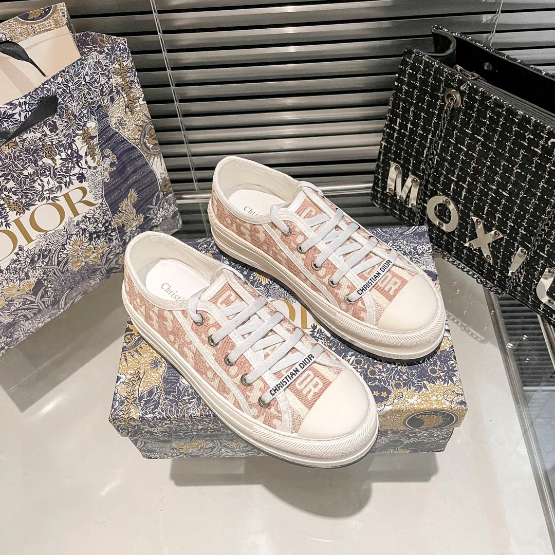 DIO* embroidered canvas sneakers