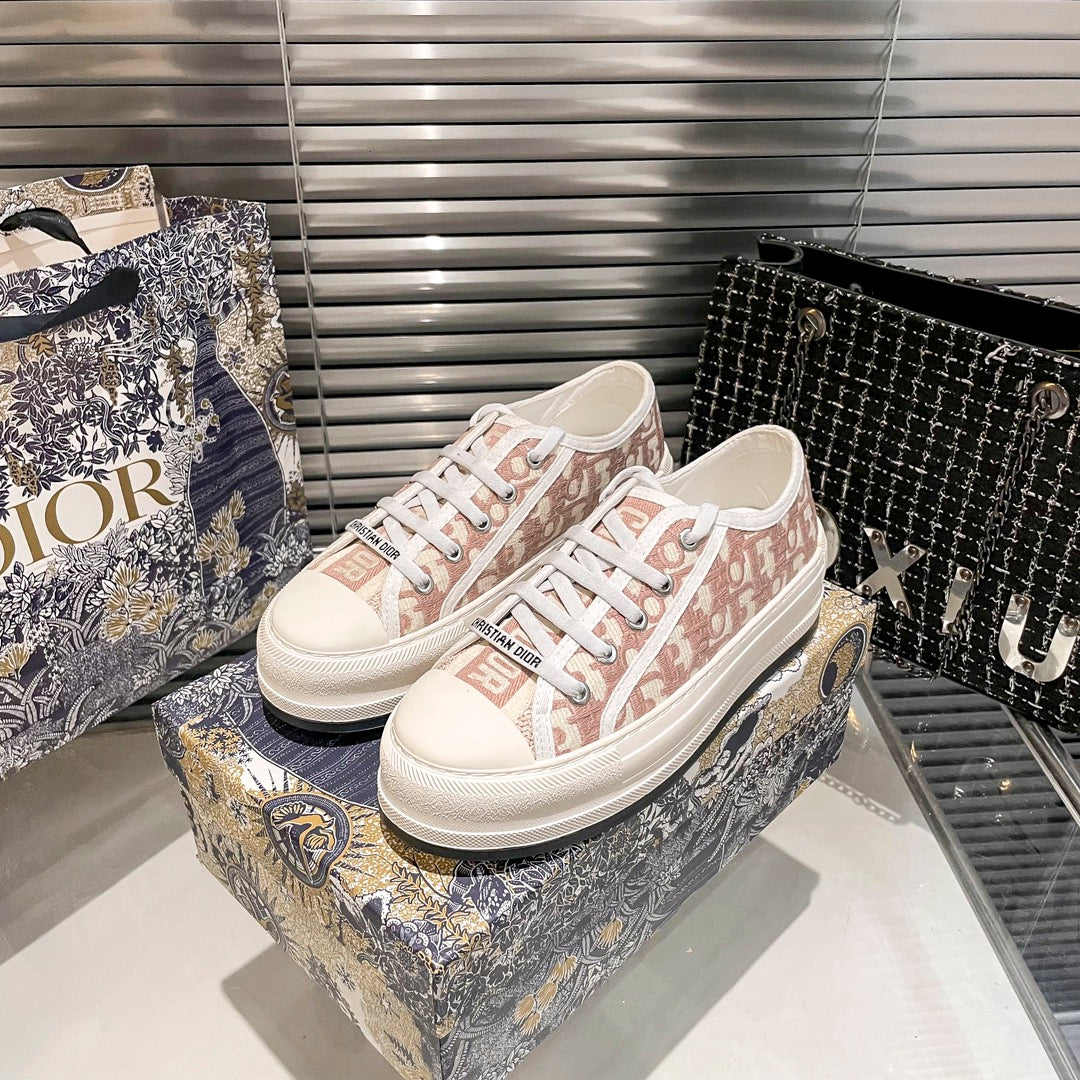 DIO* embroidered canvas sneakers