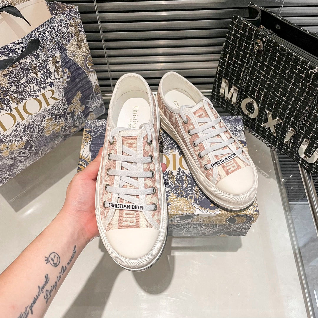 DIO* embroidered canvas sneakers