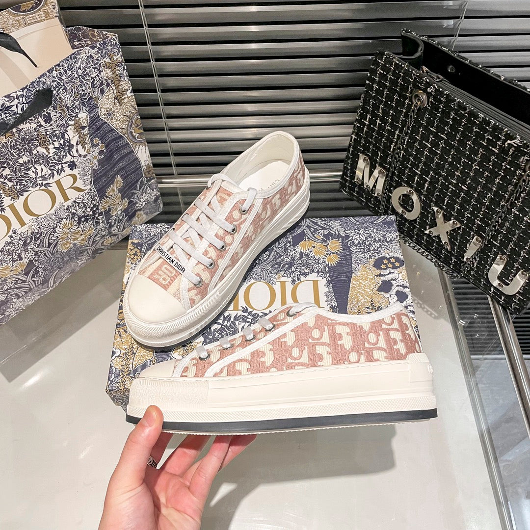 DIO* embroidered canvas sneakers