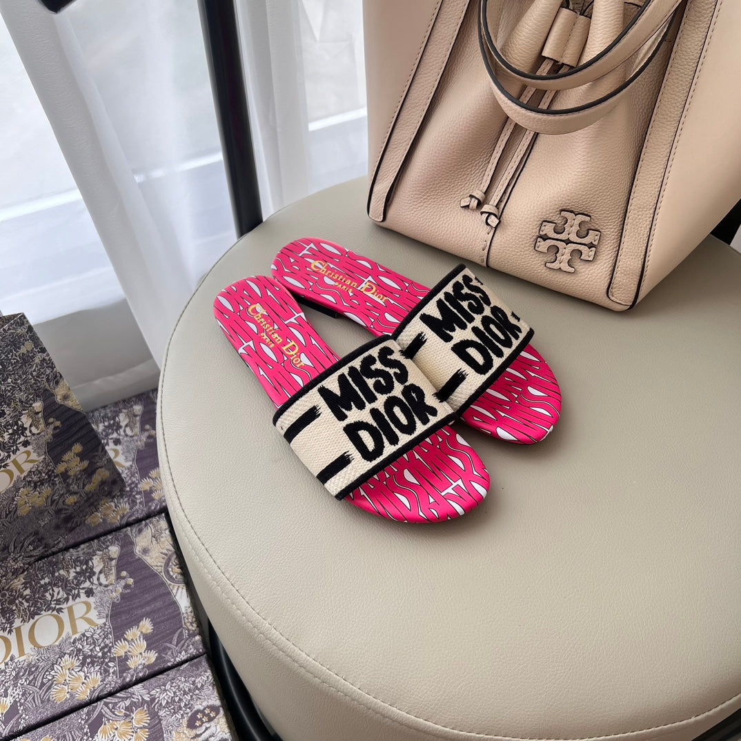 DIO* 25SS embroidered slippers
