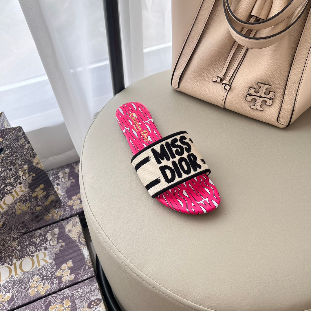 DIO* 25SS embroidered slippers