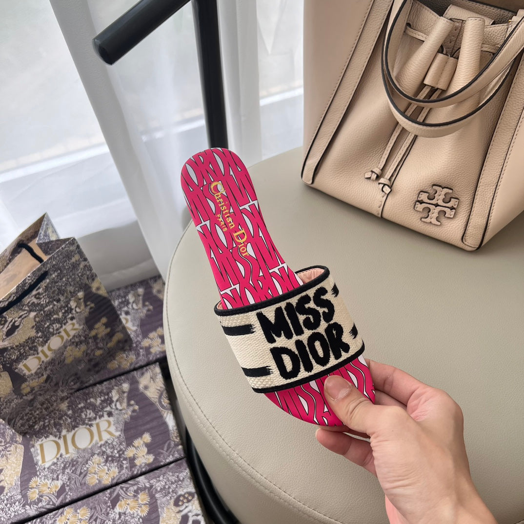 DIO* 25SS embroidered slippers