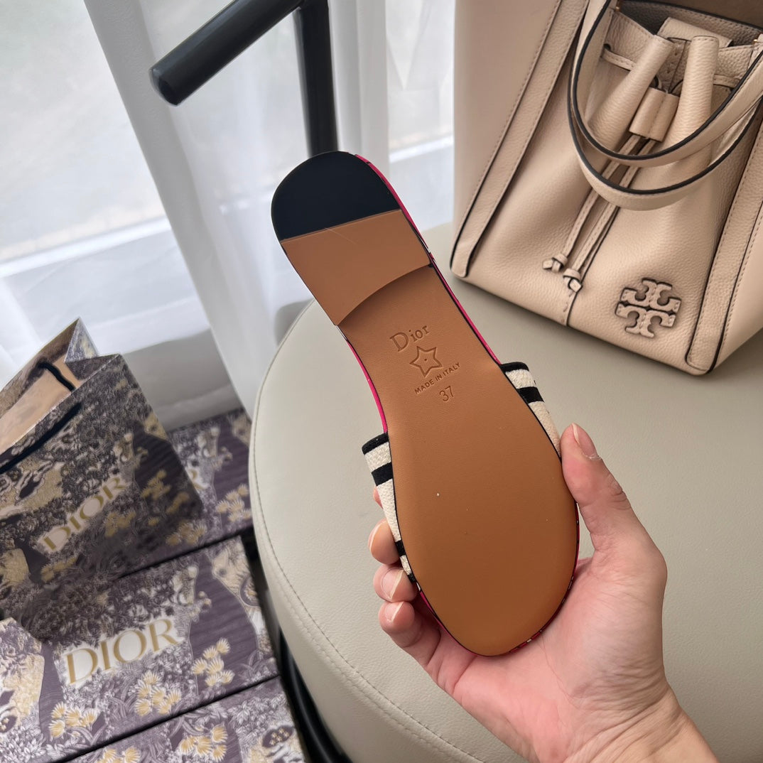 DIO* 25SS embroidered slippers