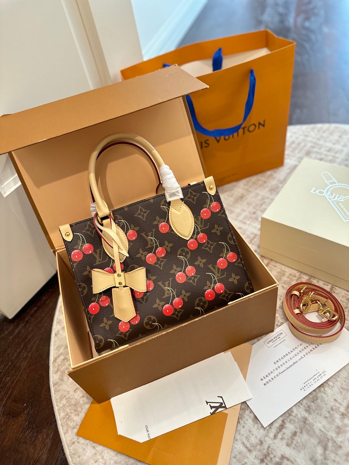 LOU* 25SS cherry tote bag