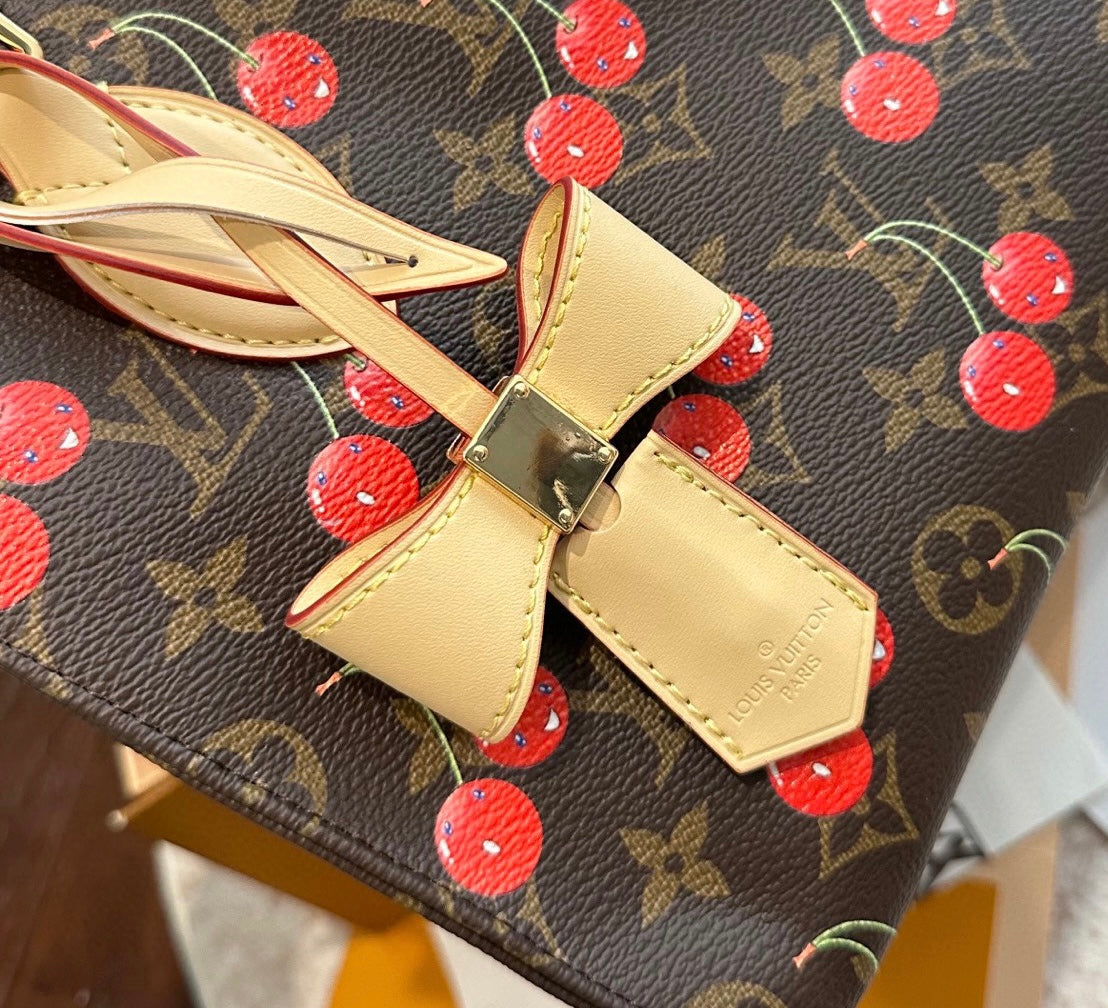 LOU* 25SS cherry tote bag