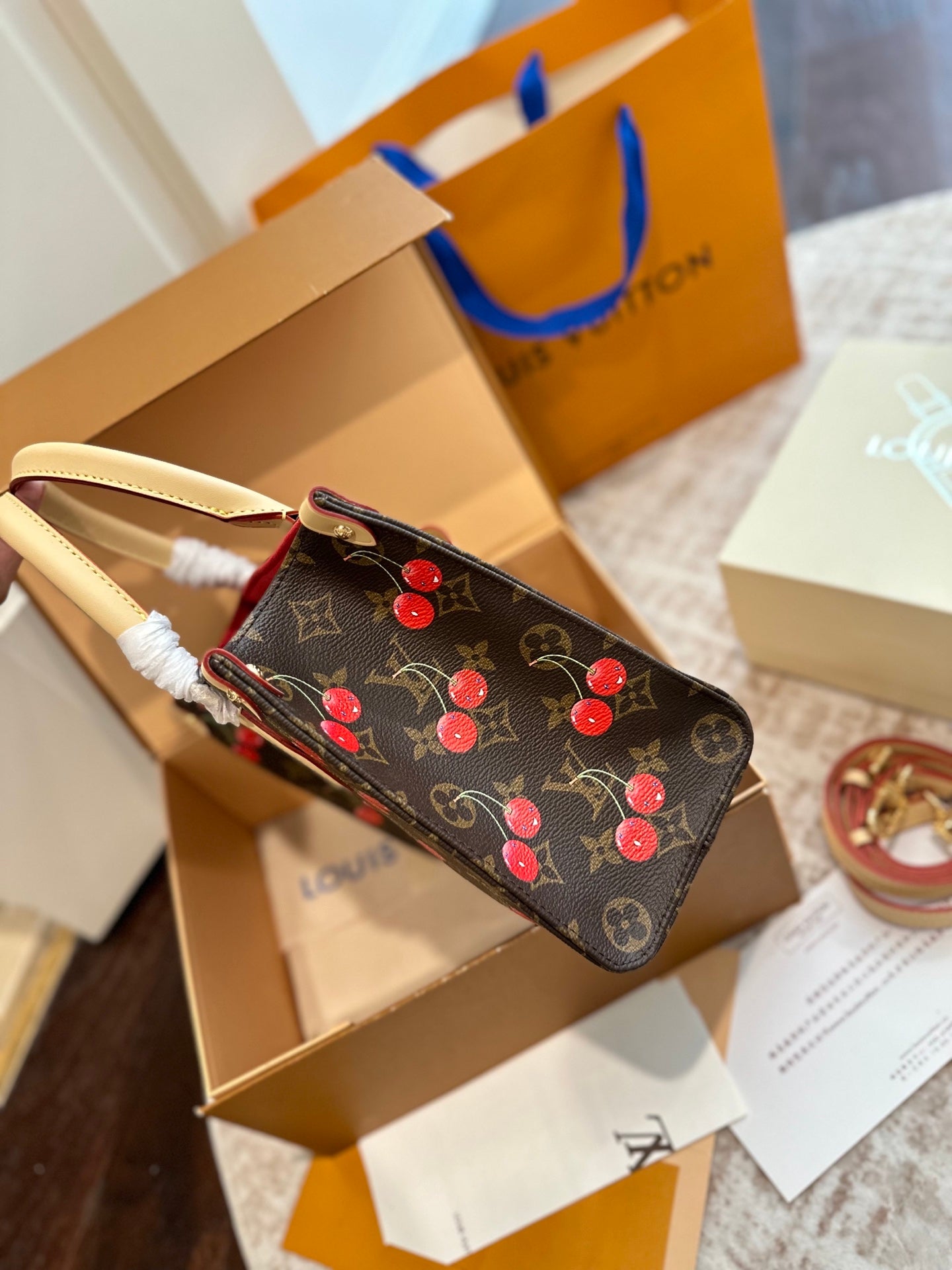 LOU* 25SS cherry tote bag