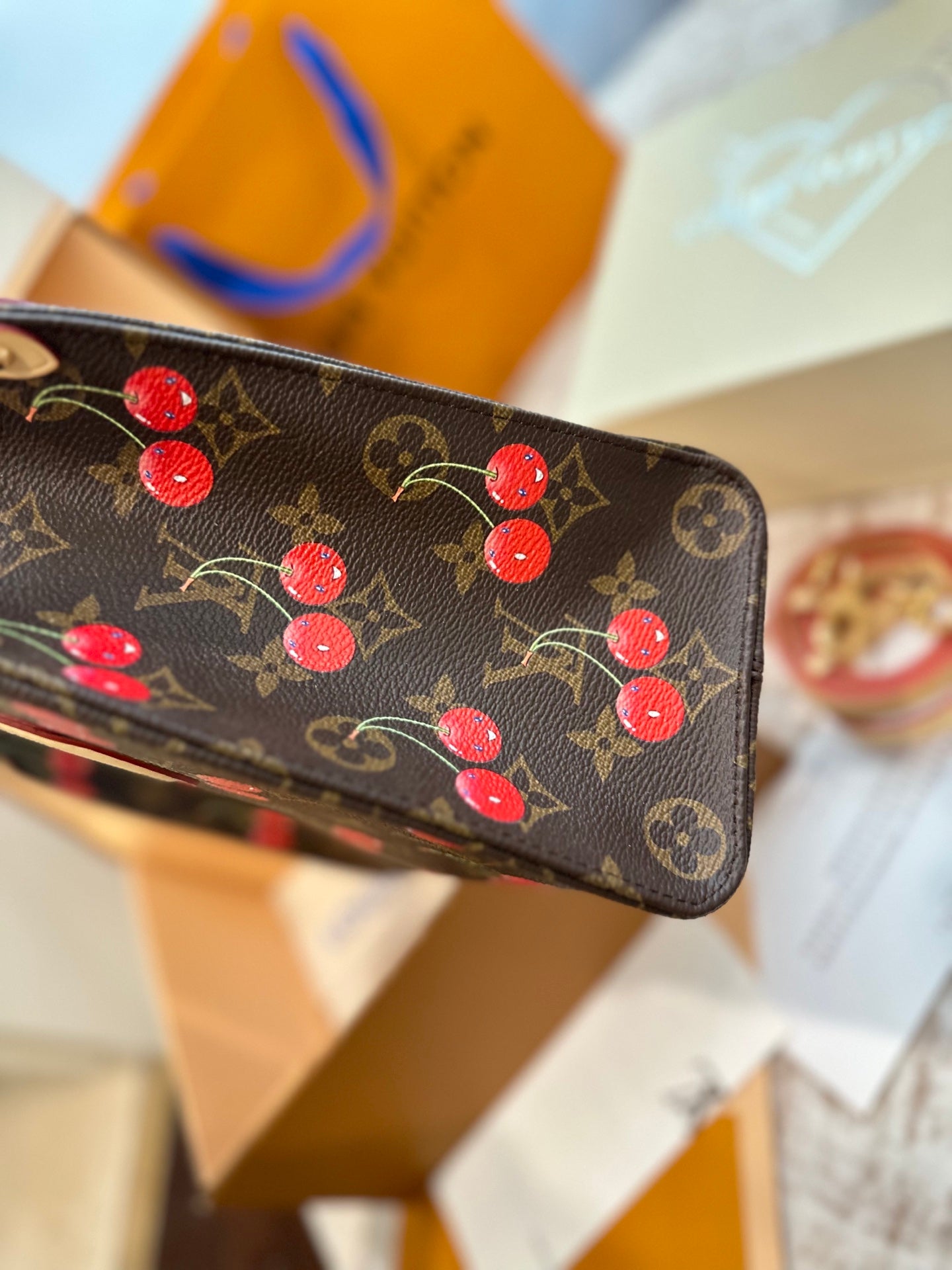 LOU* 25SS cherry tote bag