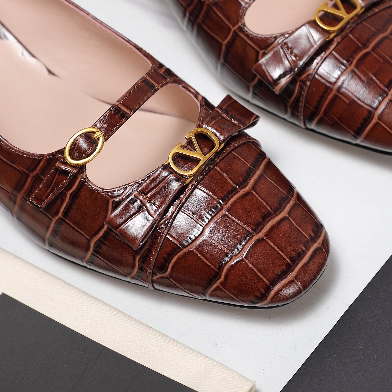 Valentino* 25SS bow shoes