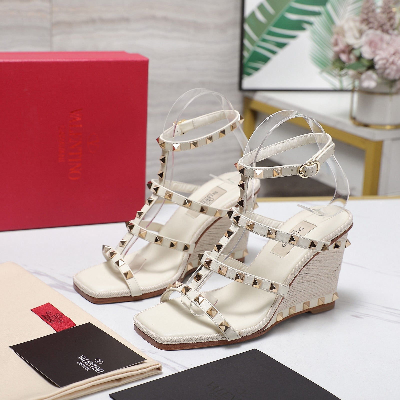 Valentino* 25SS raffia wedge sandals