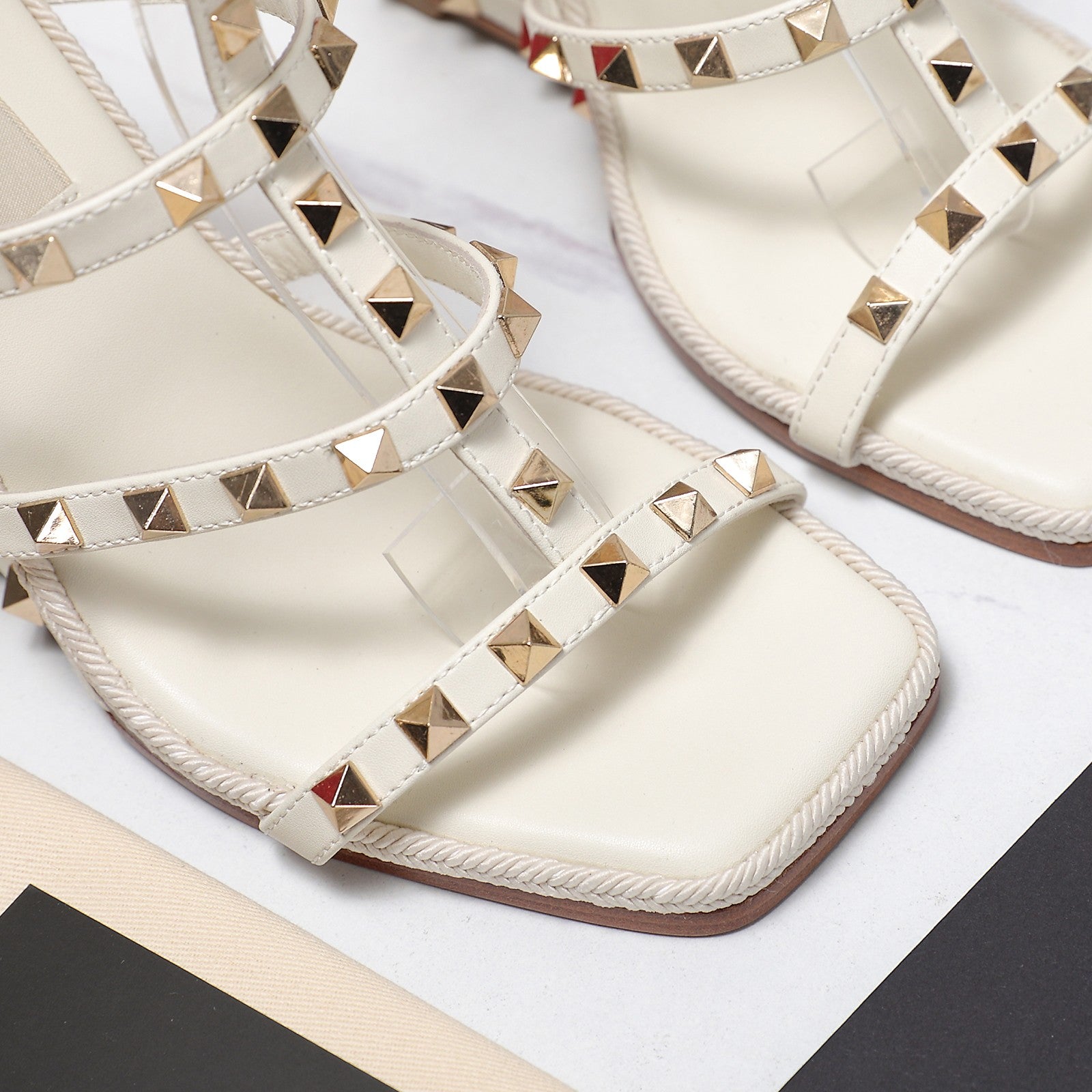 Valentino* 25SS raffia wedge sandals