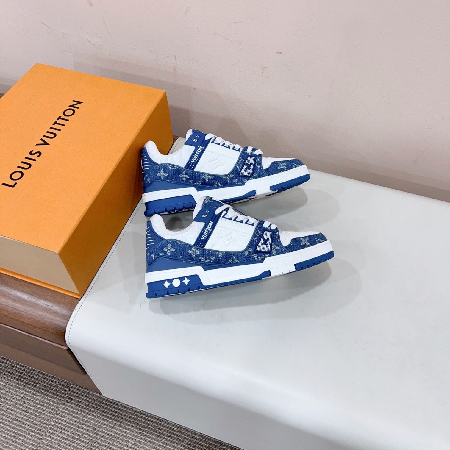 LOU* Vintage LVTRAINE Sneakers (Unisex)