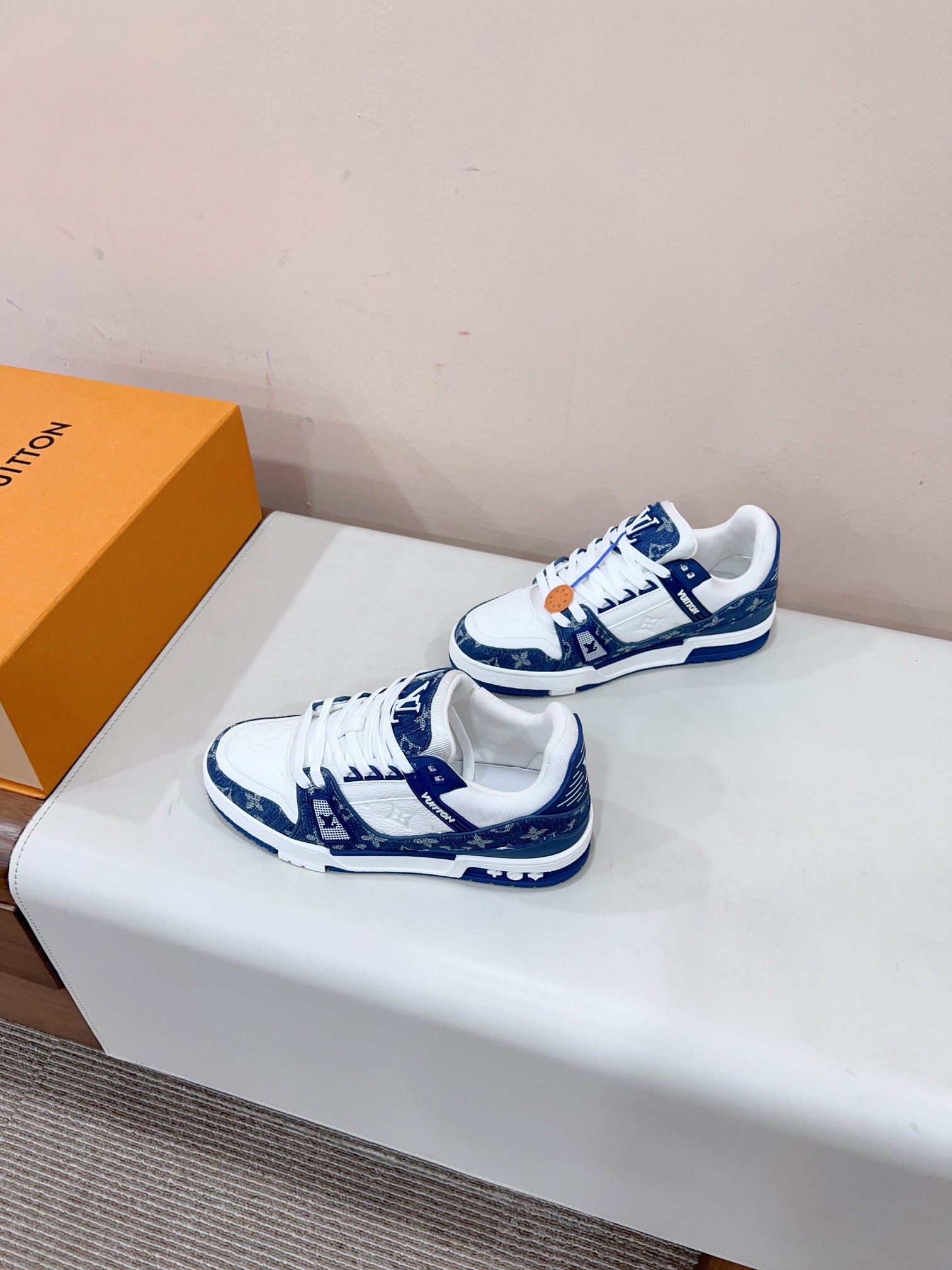 LOU* Vintage LVTRAINE Sneakers (Unisex)