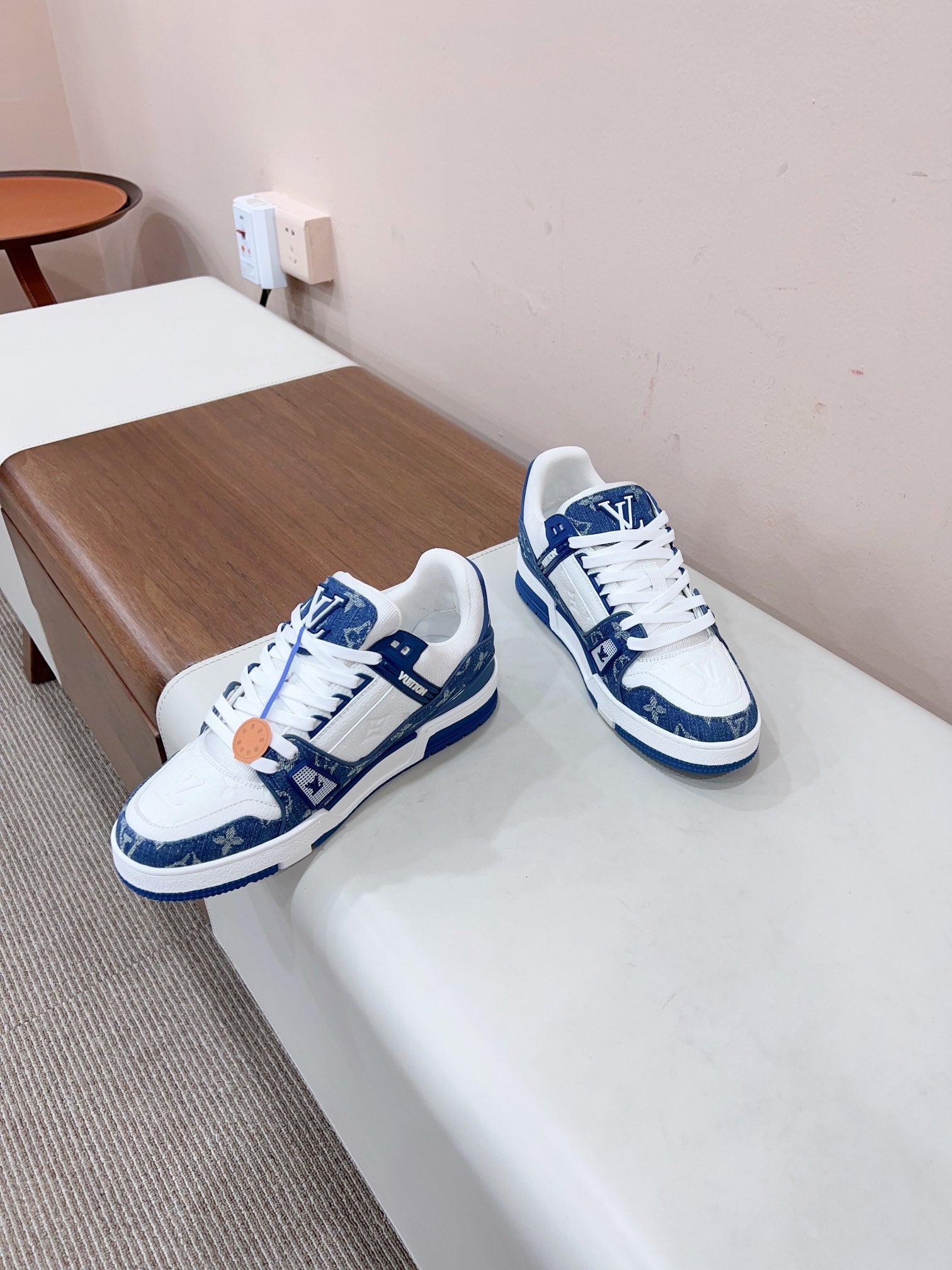 LOU* Vintage LVTRAINE Sneakers (Unisex)