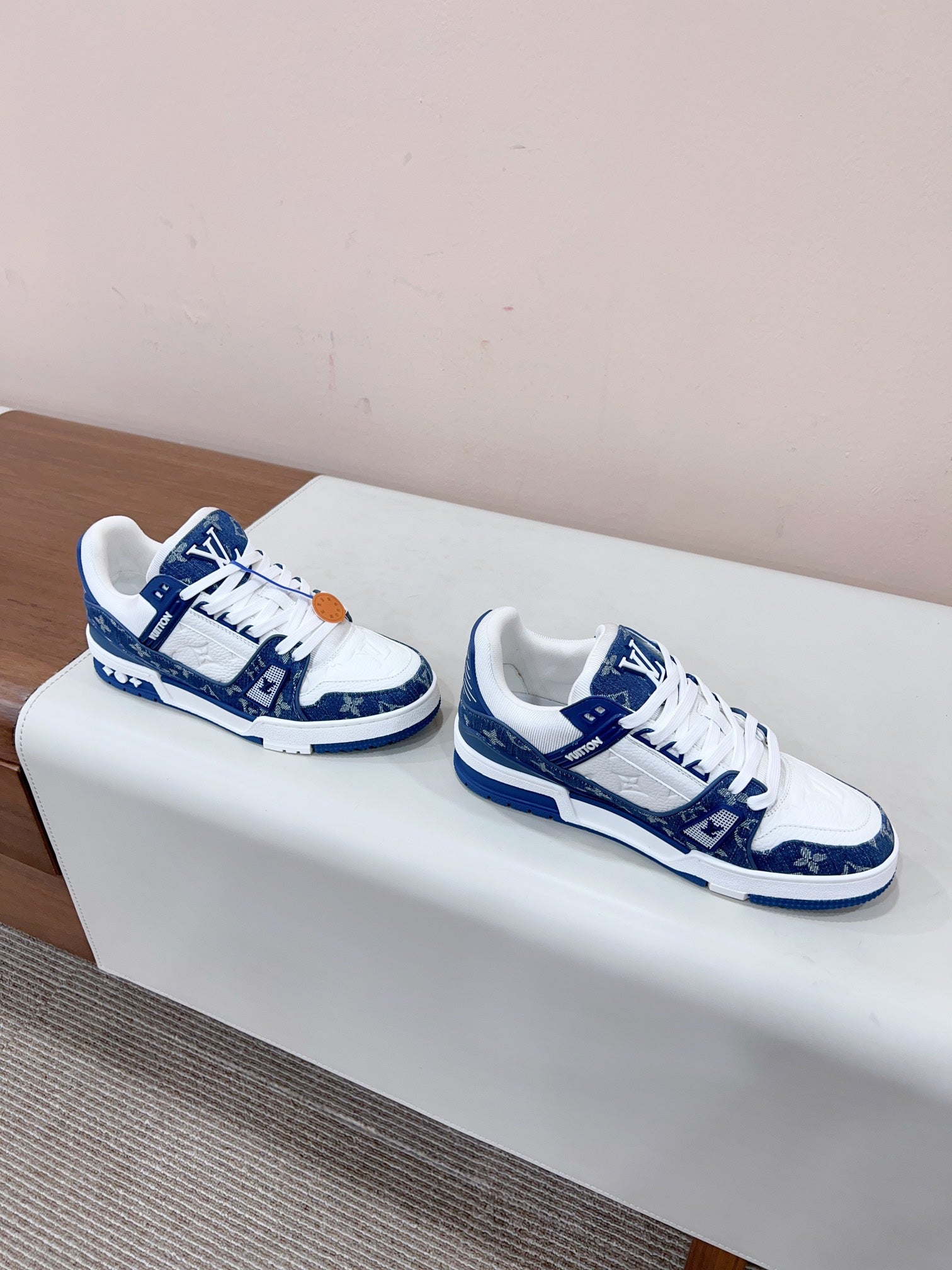 LOU* Vintage LVTRAINE Sneakers (Unisex)