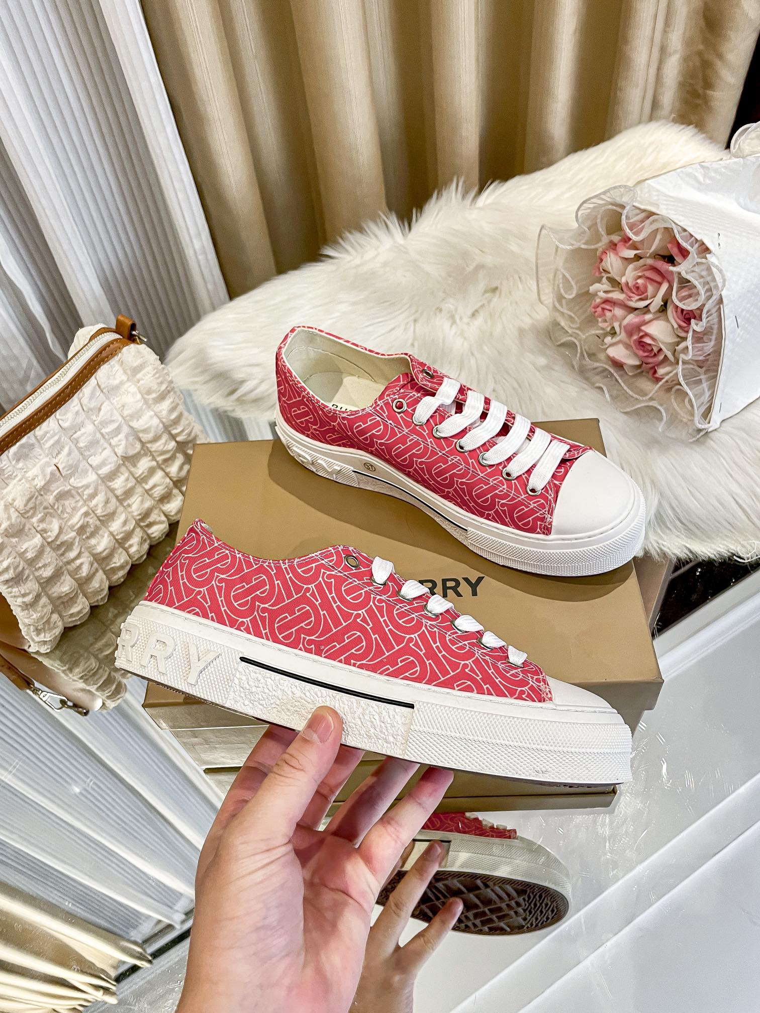 Burberry white shoes