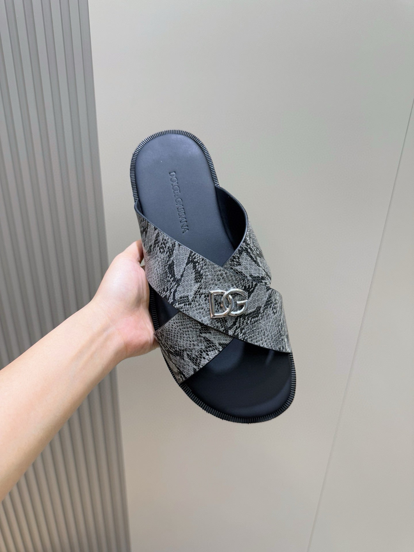 DG 25SS calfskin slippers