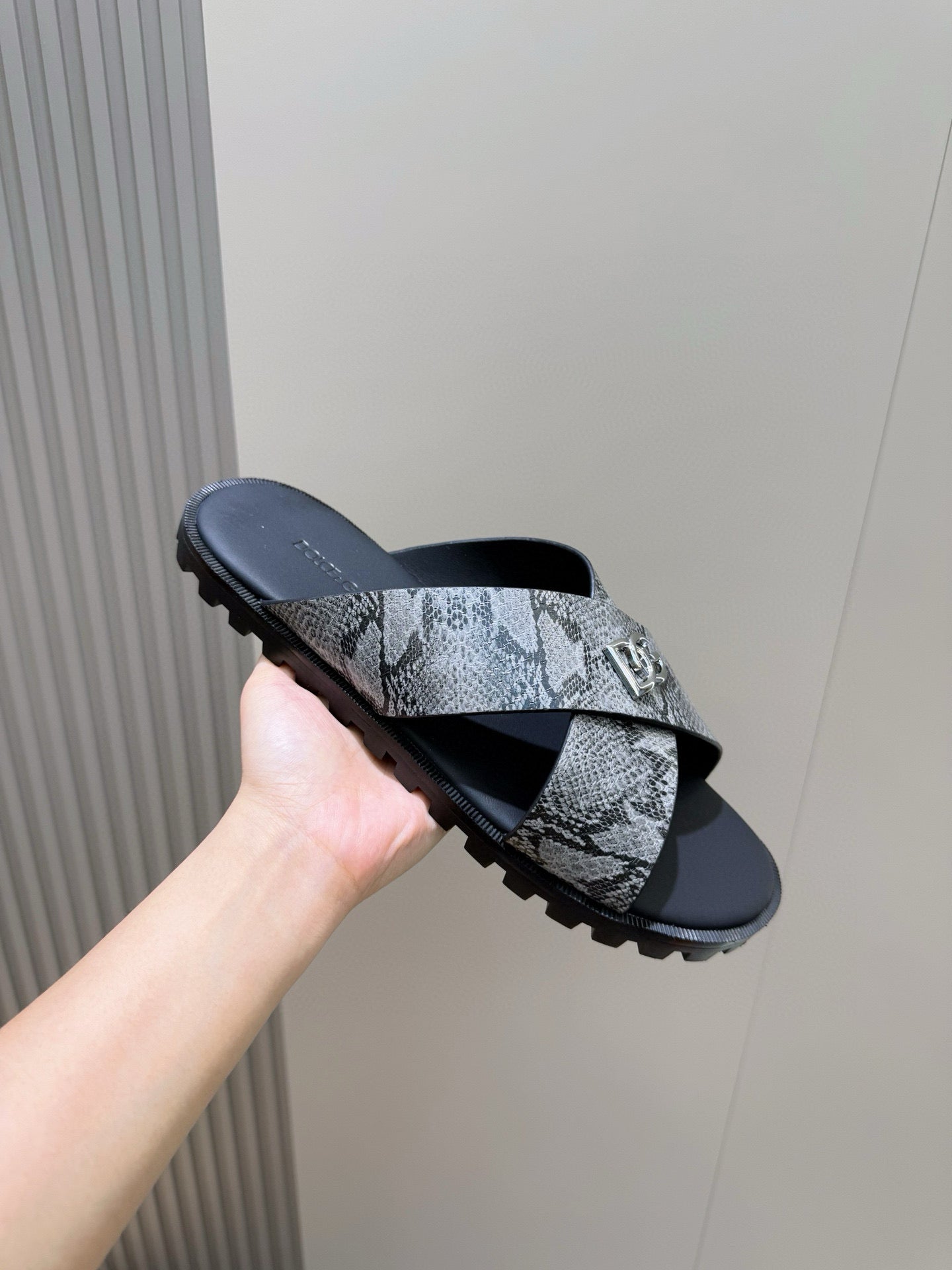 DG 25SS calfskin slippers