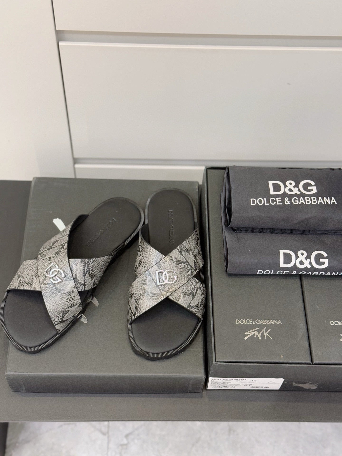 DG 25SS calfskin slippers