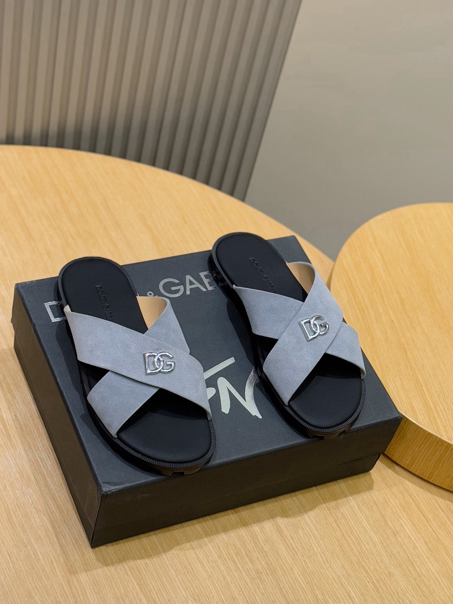 DG 25SS calfskin slippers