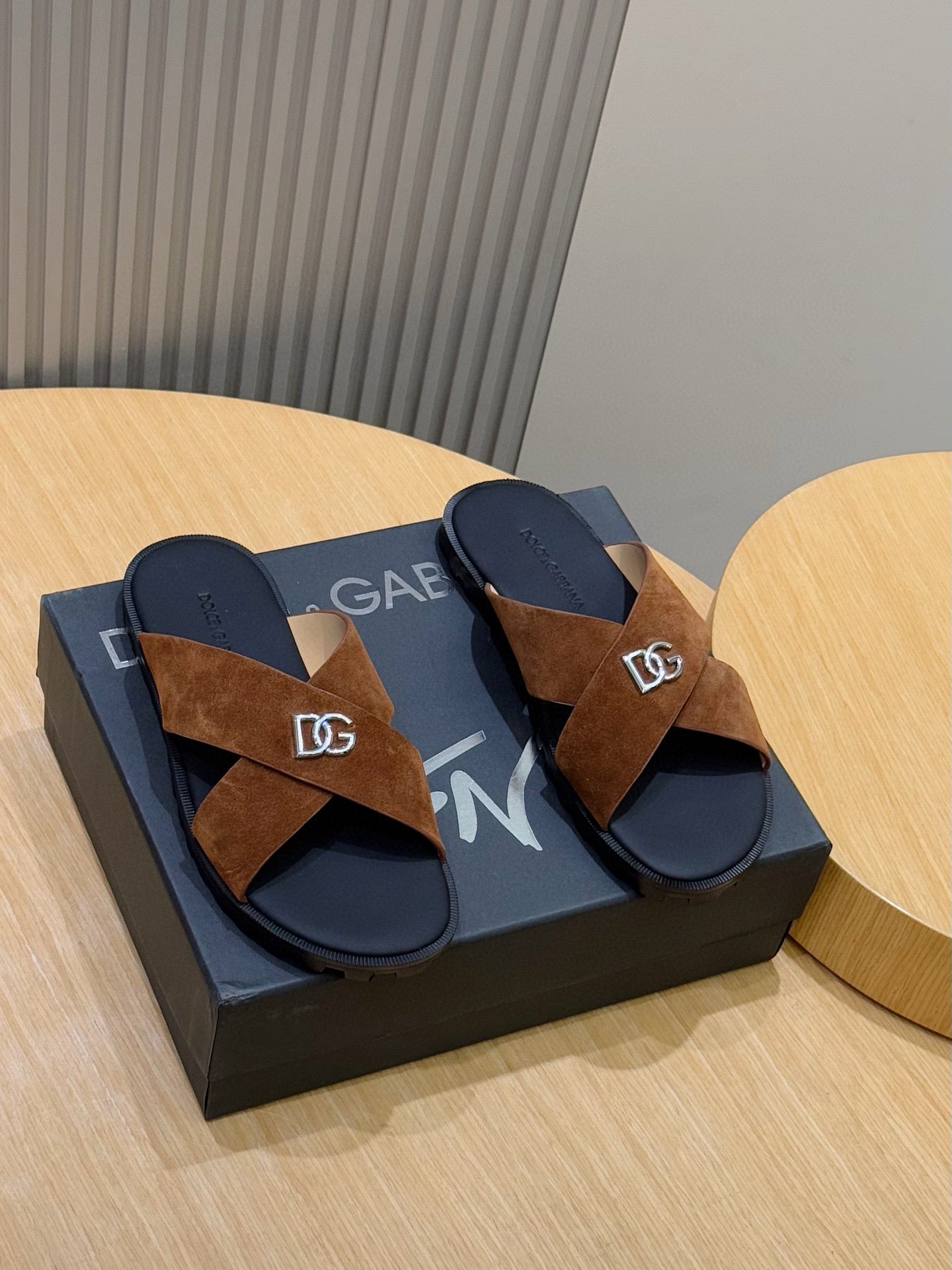 DG 25SS calfskin slippers