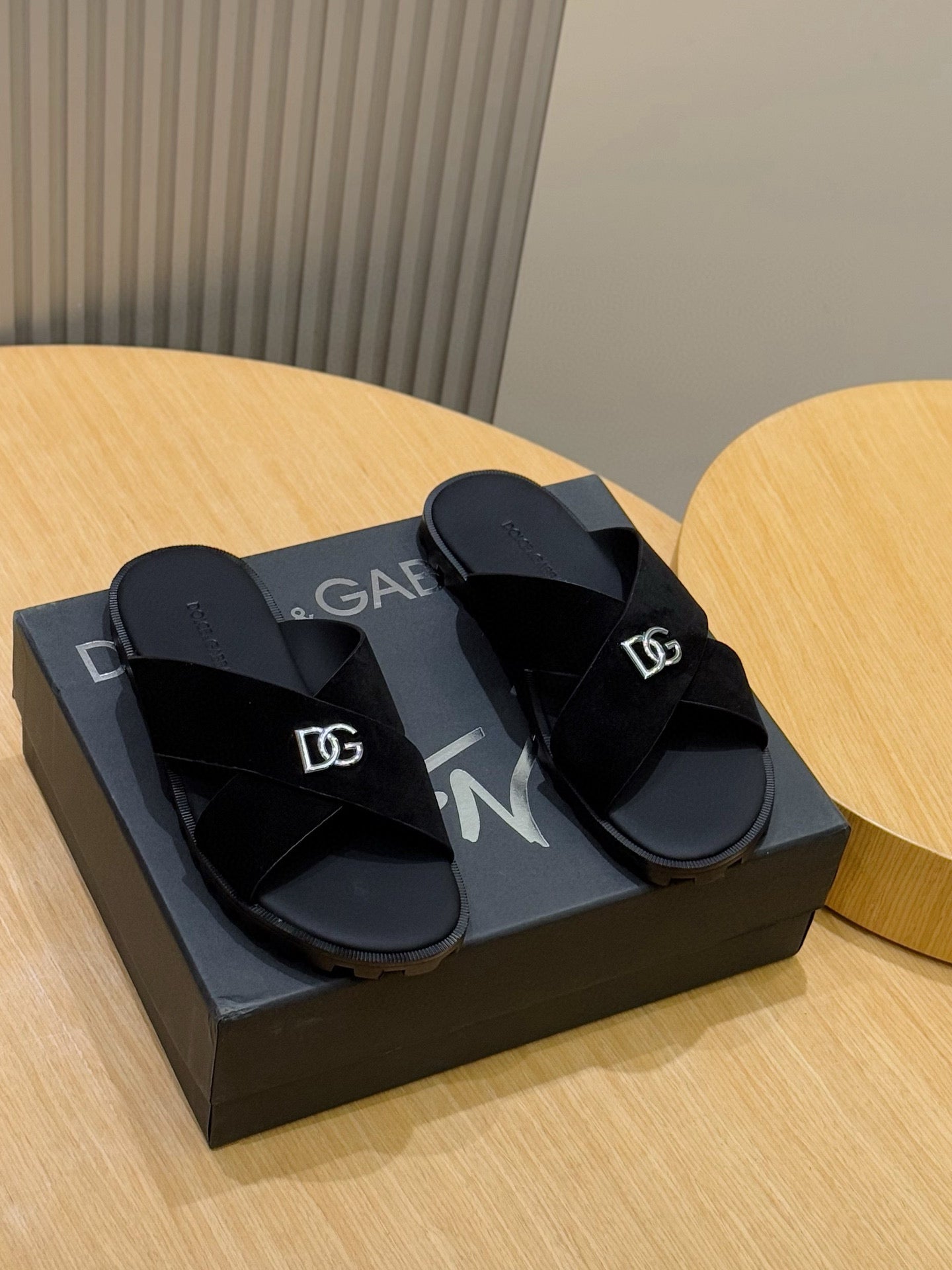 DG 25SS calfskin slippers