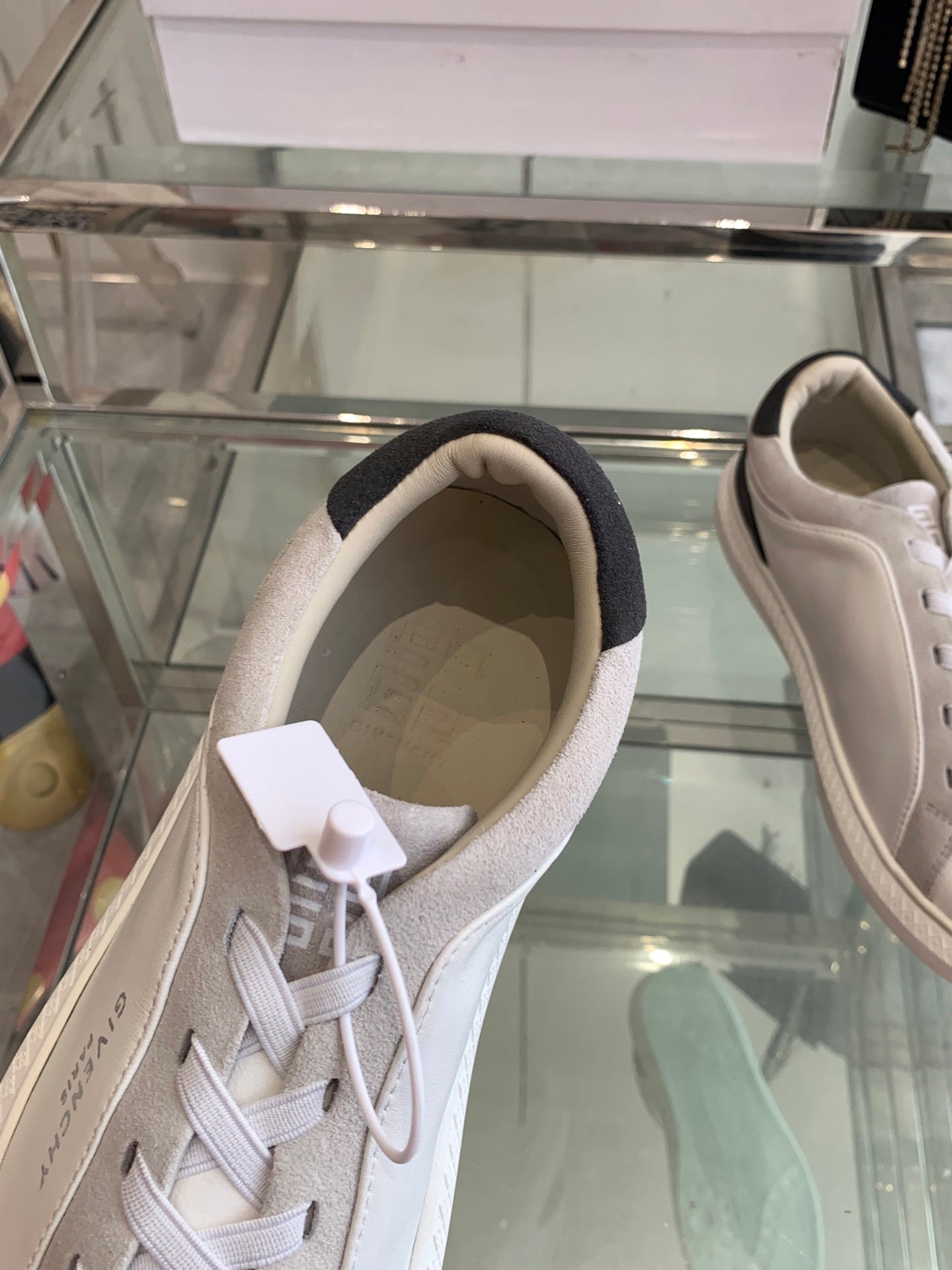 Given* 25SS white shoes