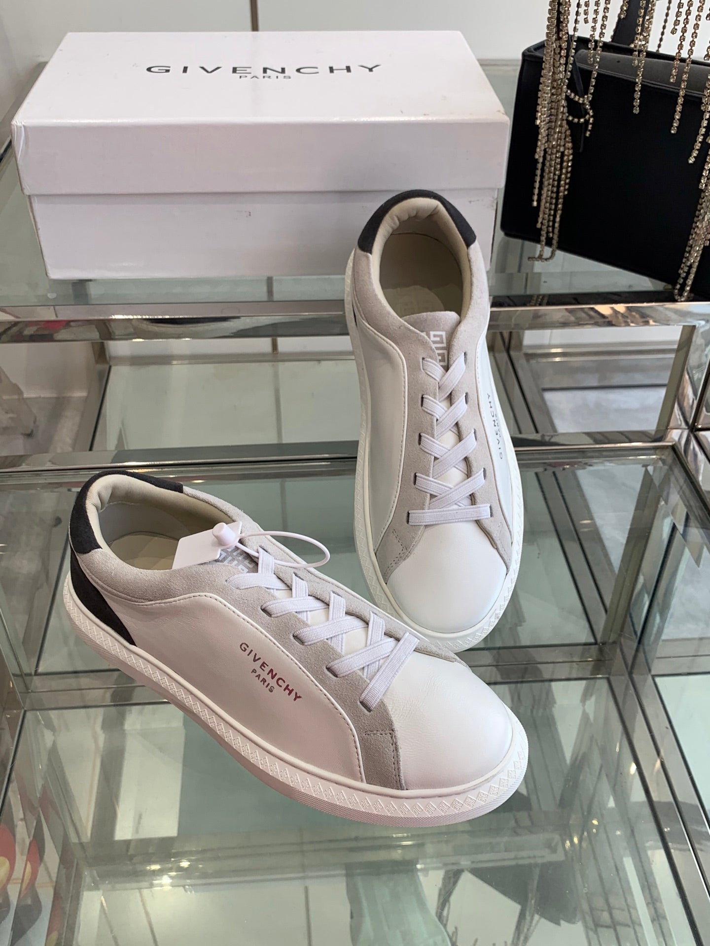 Given* 25SS white shoes