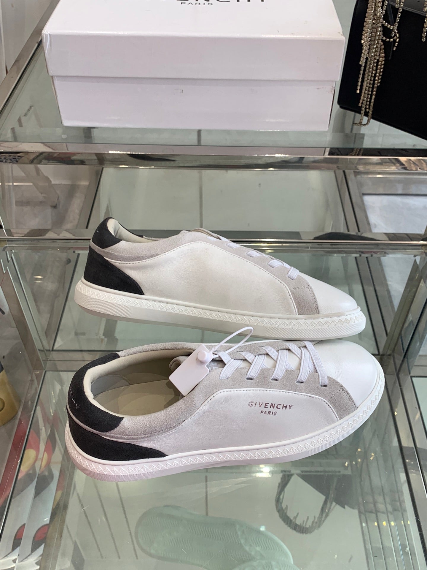 Given* 25SS white shoes