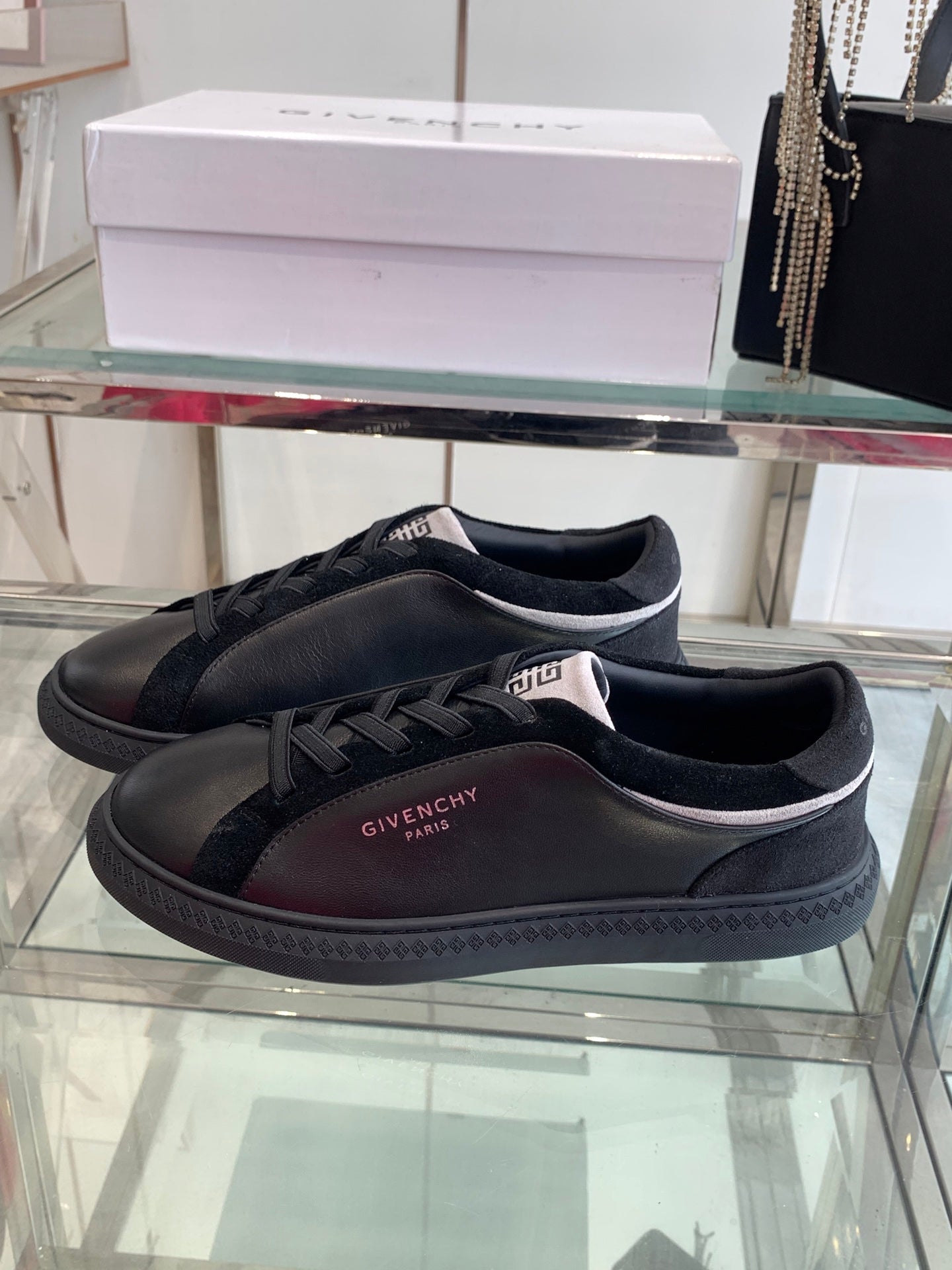 Given* 25SS white shoes