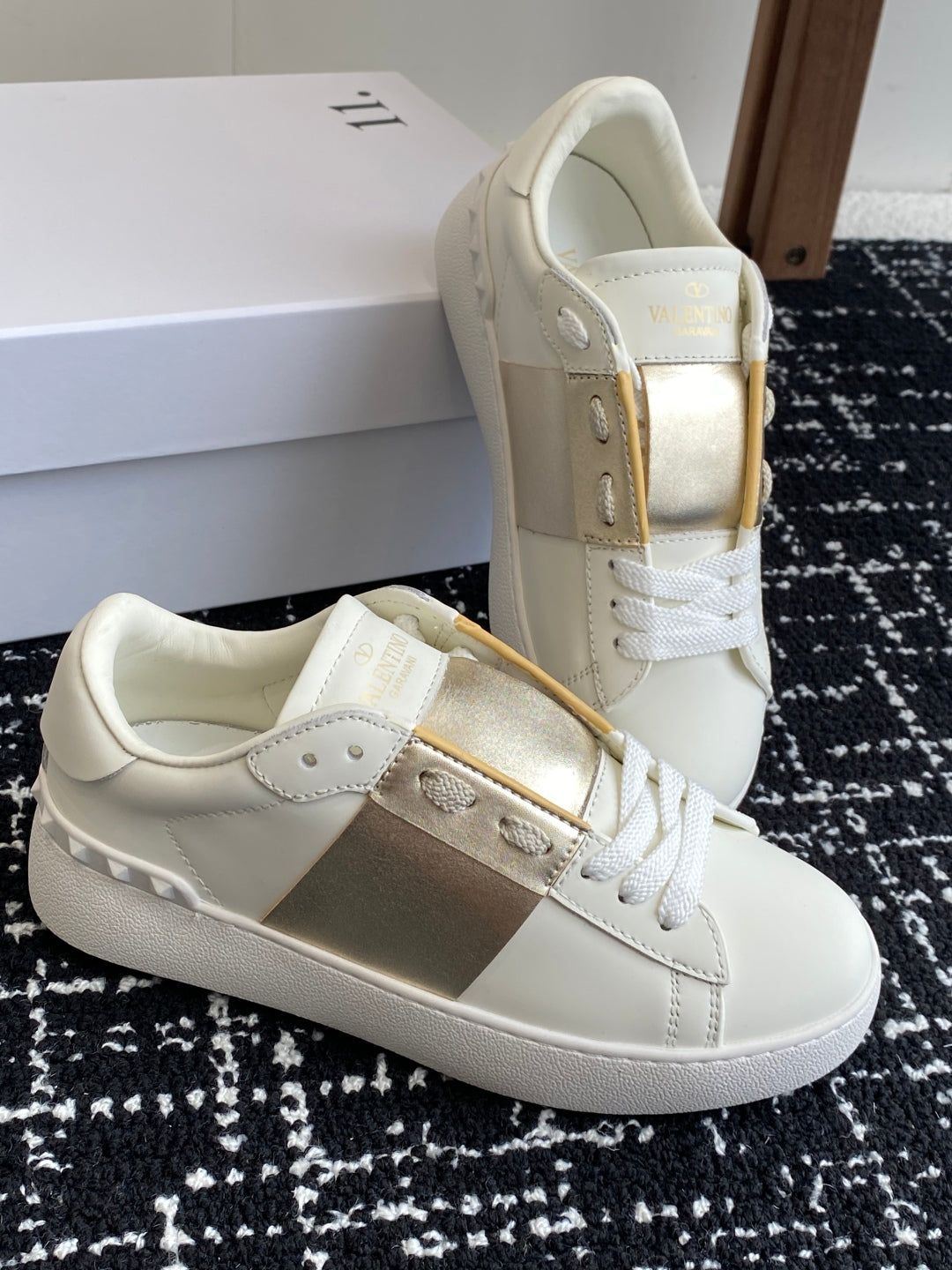 Valent* low-top sneakers （Unisex）