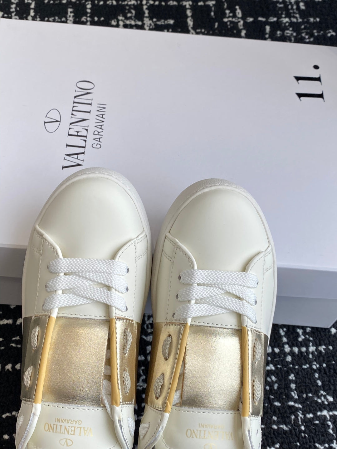 Valent* low-top sneakers （Unisex）