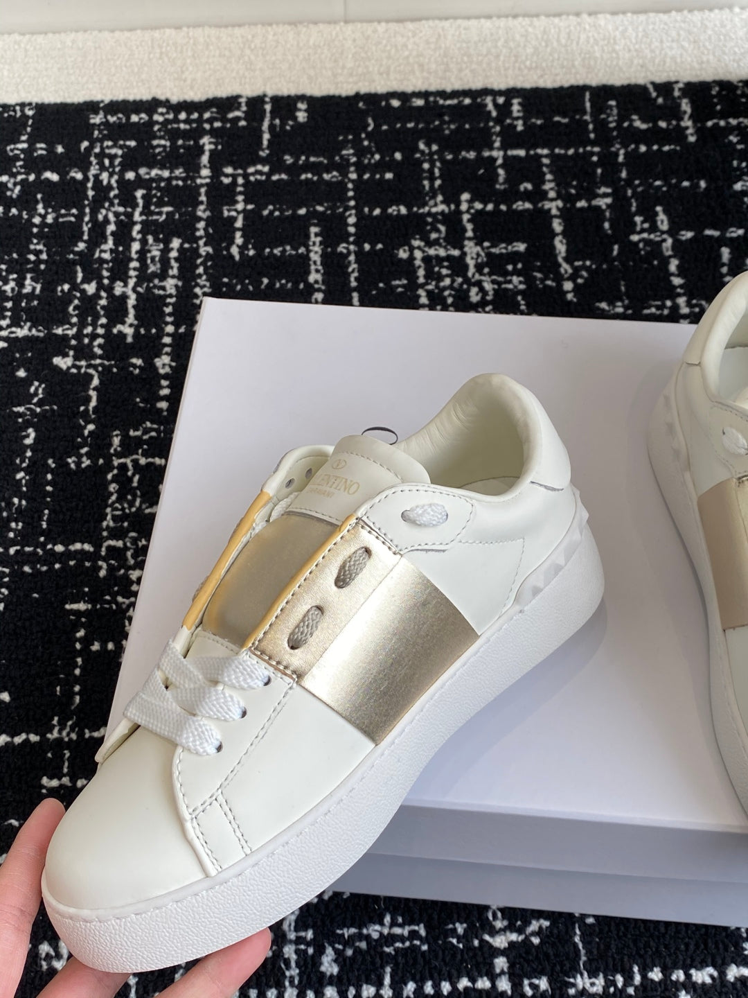 Valent* low-top sneakers （Unisex）