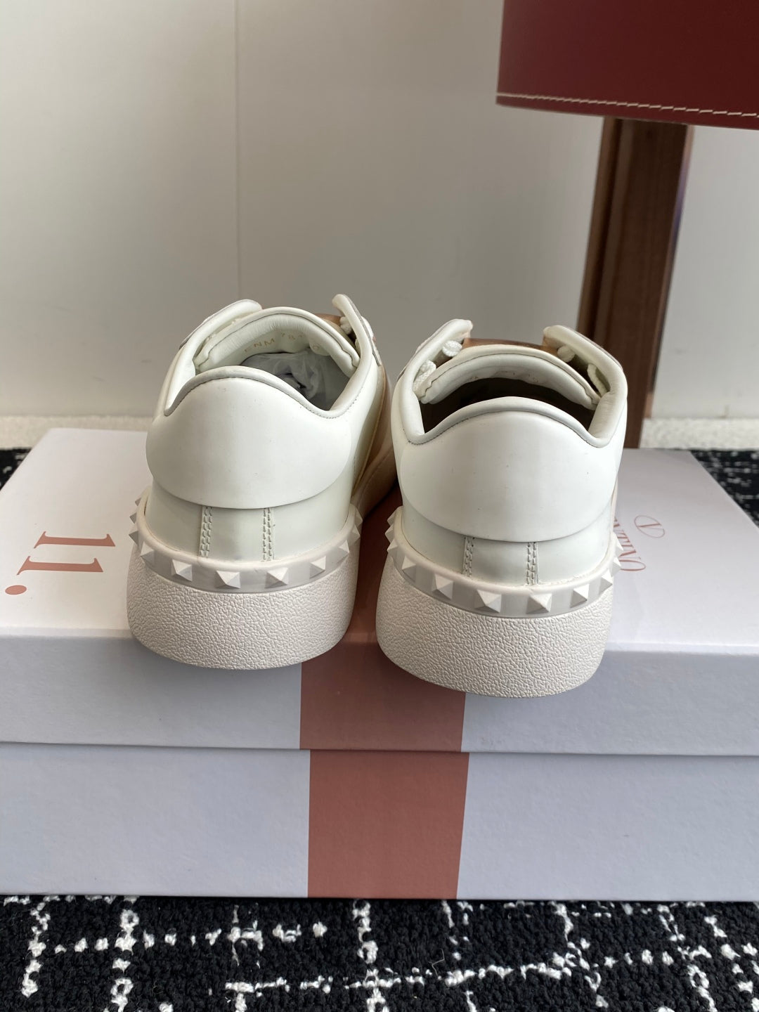 Valent* low-top sneakers （Unisex）