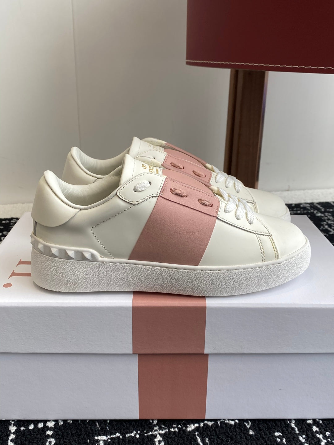 Valent* low-top sneakers （Unisex）