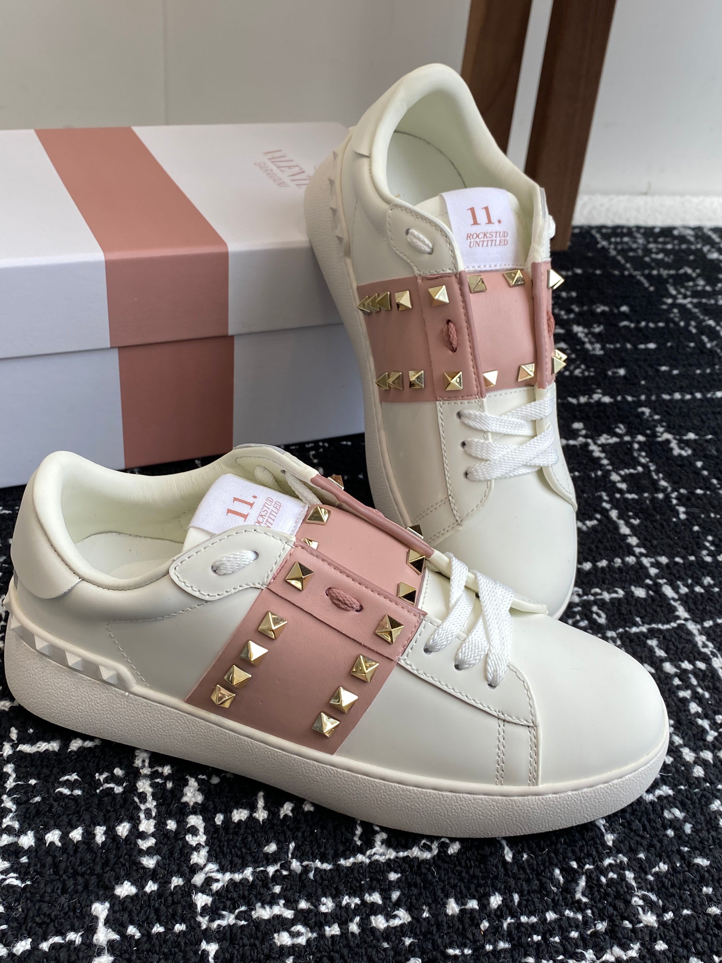 Valent* low-top sneakers （Unisex）