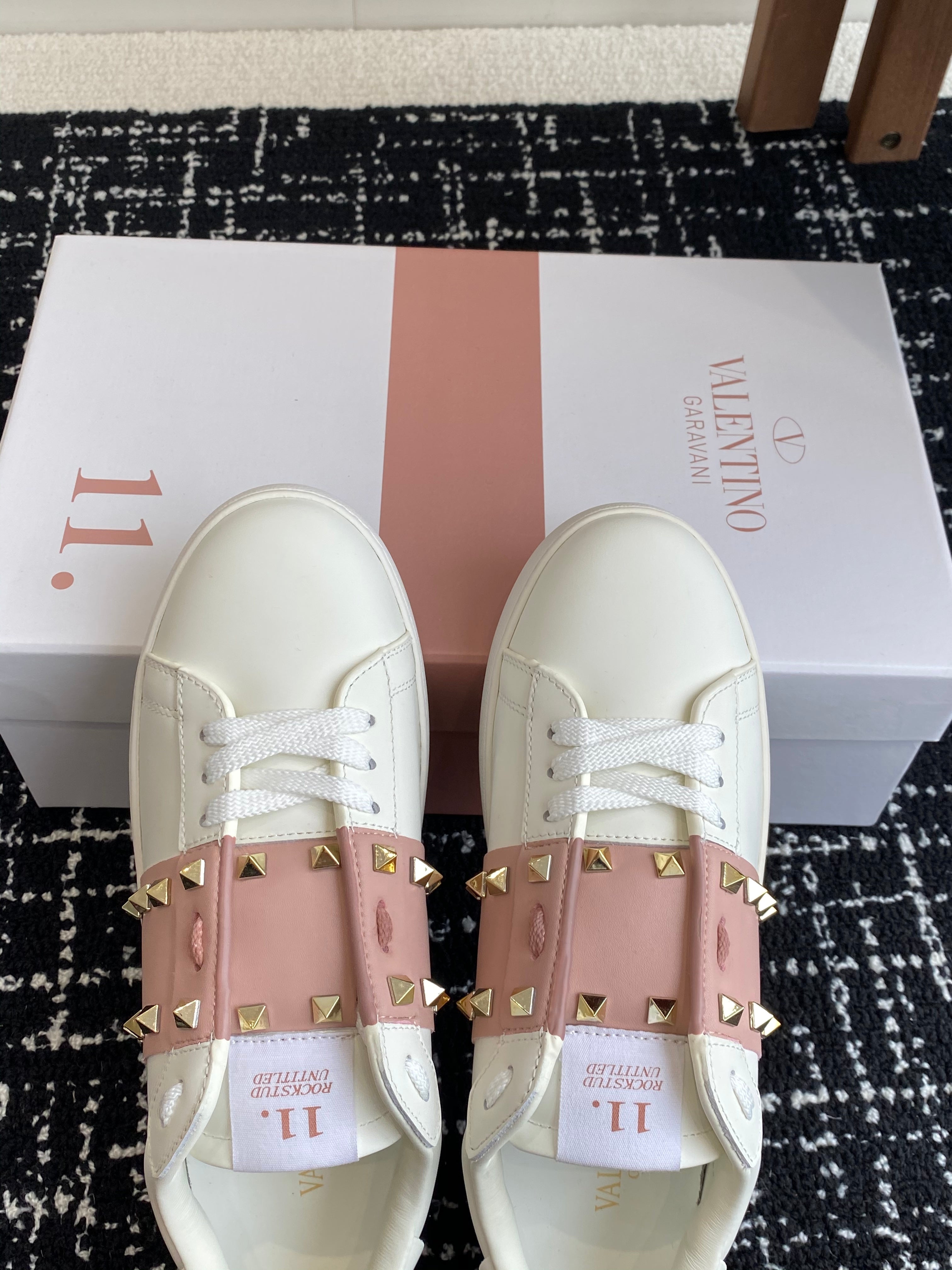 Valent* low-top sneakers （Unisex）