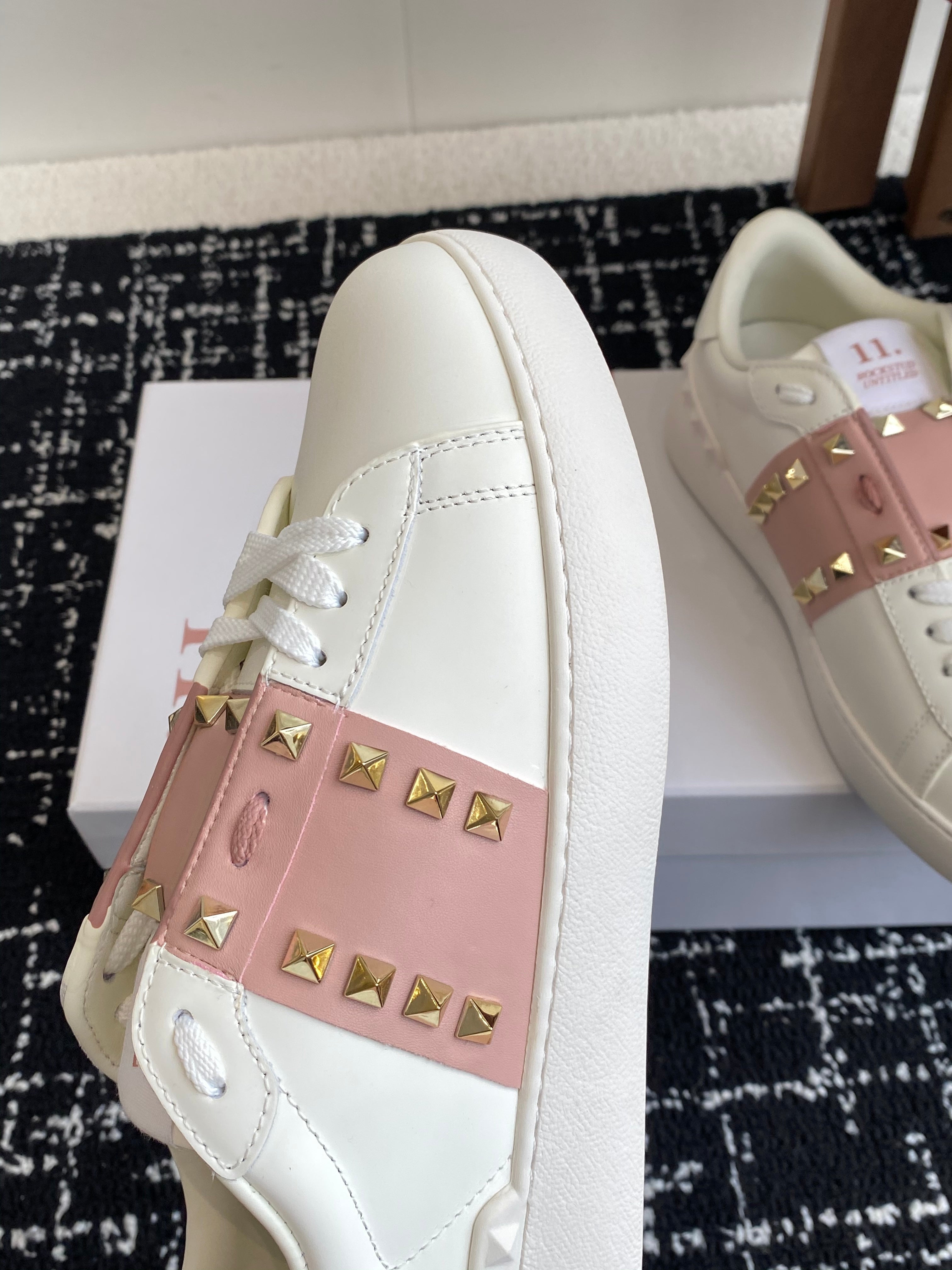 Valent* low-top sneakers （Unisex）